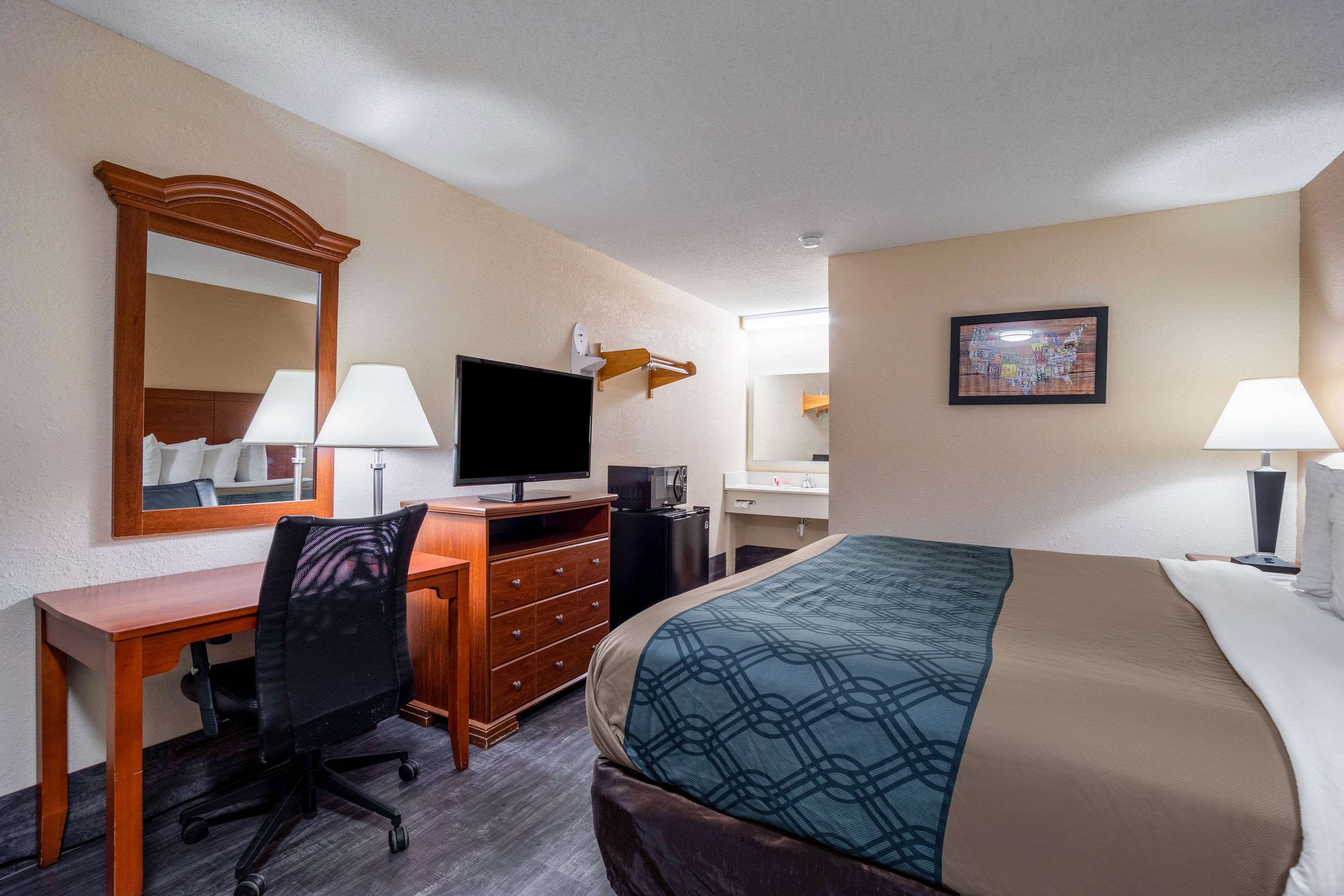 Econo Lodge Inn & Suites Photo