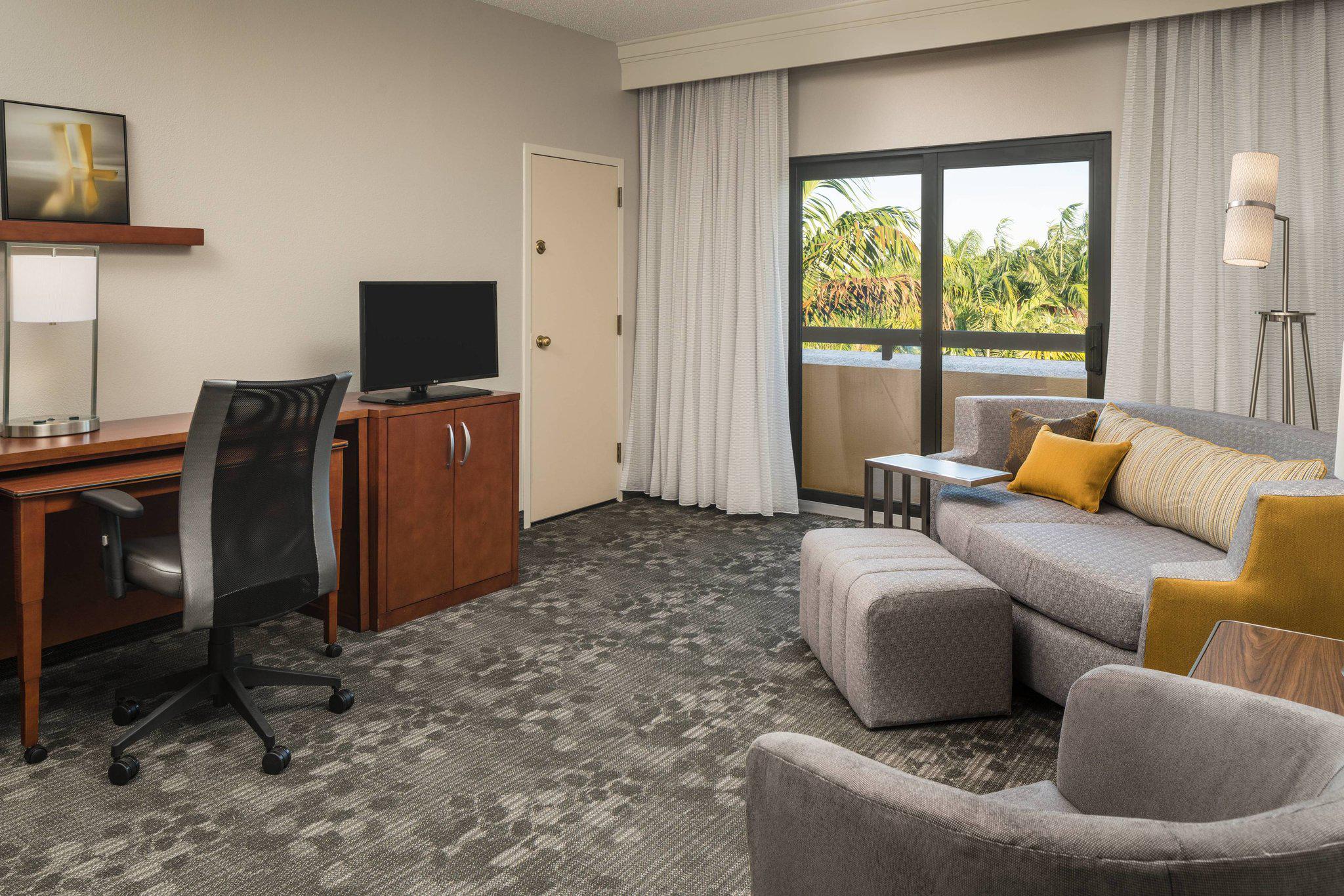 Courtyard by Marriott Miami Lakes Photo