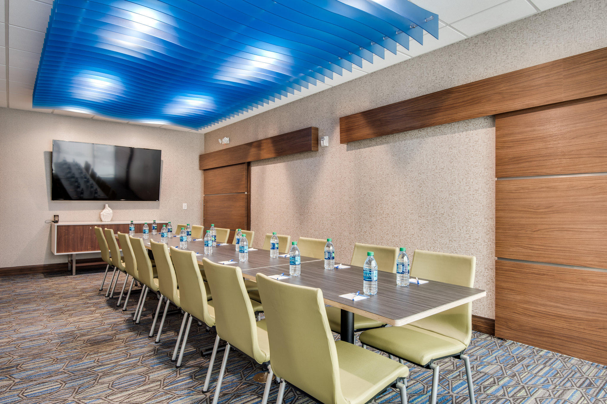 Holiday Inn Express & Suites Dallas North - Addison Photo