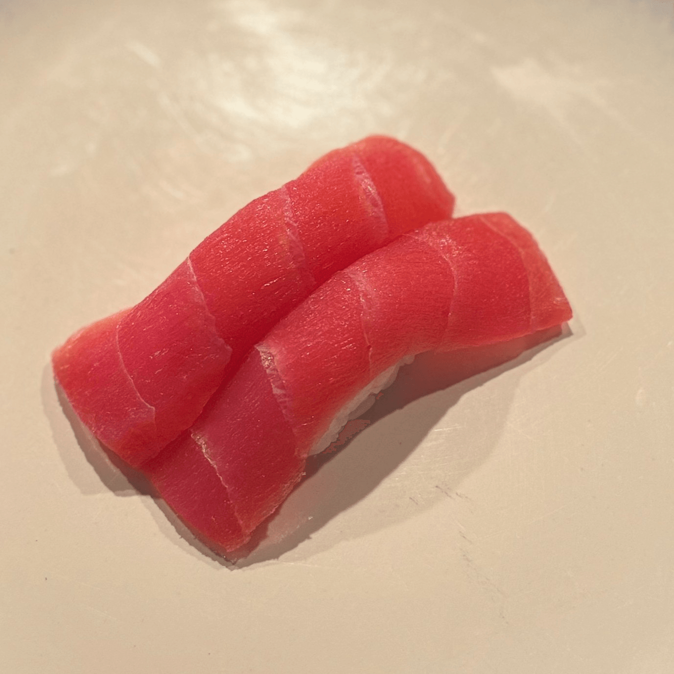 Tuna sushi (2pcs) / sashimi (3pcs)