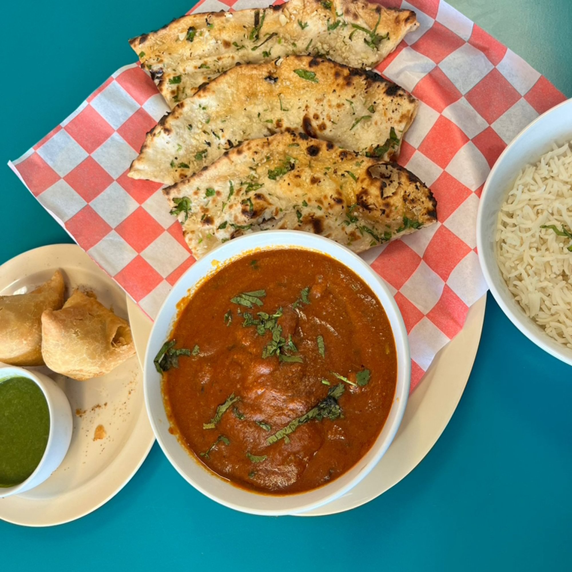 Dinner Combo (2) people 2 choices of any currys from chicken, fish, shrimp& vegetarian will come...