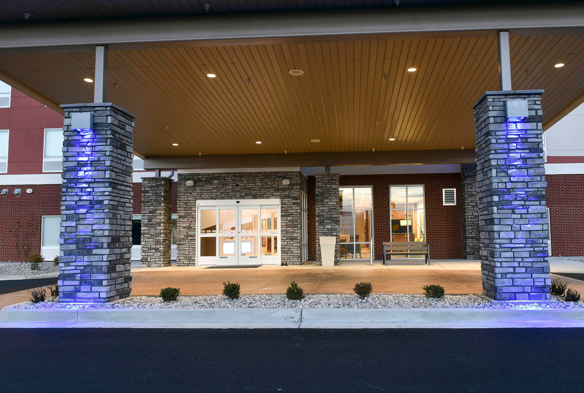 Holiday Inn Express & Suites Madisonville Photo