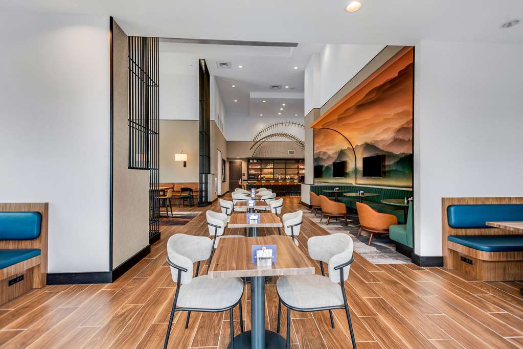 DoubleTree by Hilton Asheville Downtown Image