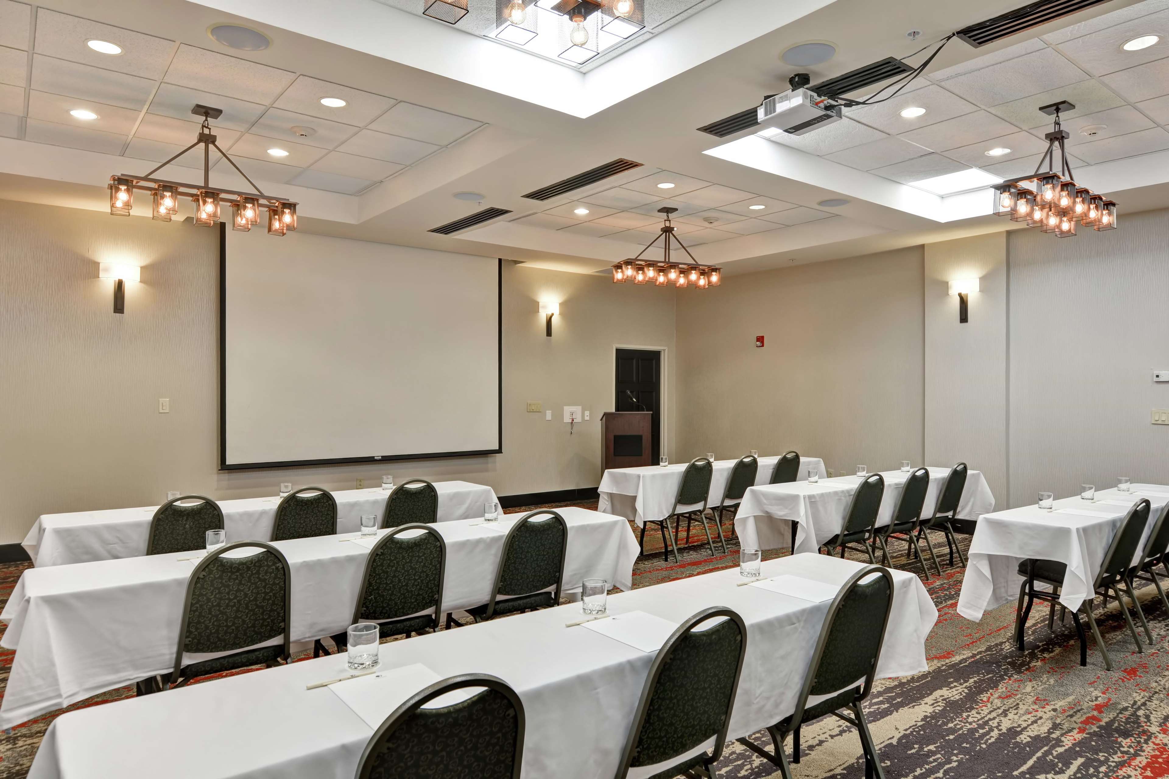 Doubletree by Hilton Hattiesburg Photo