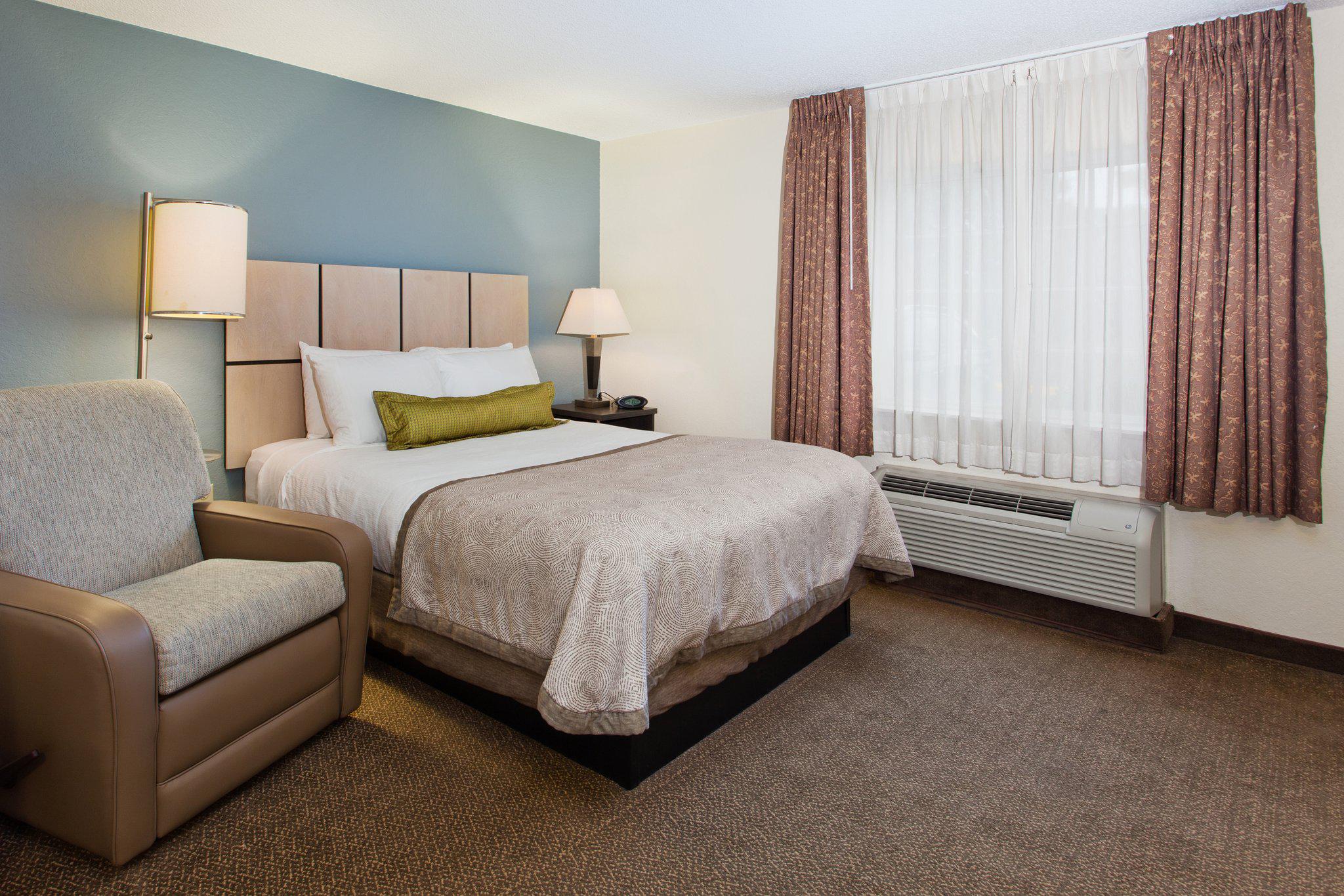 Candlewood Suites Cleveland-N. Olmsted Photo