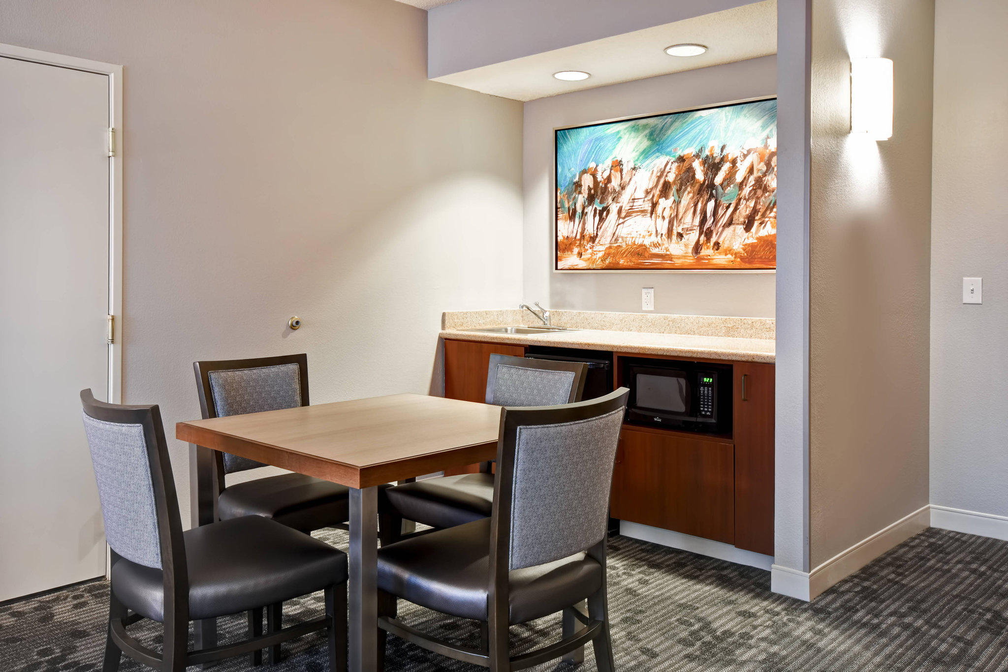 Courtyard by Marriott Louisville Airport Photo