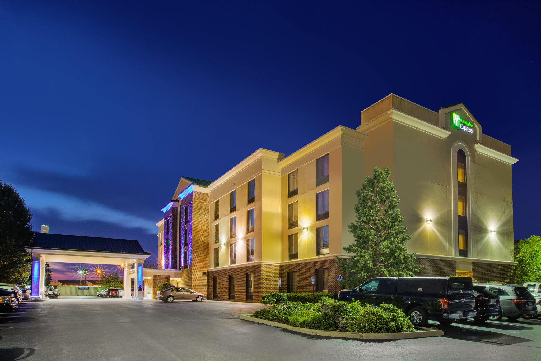 Holiday Inn Express & Suites Fort Wayne Photo