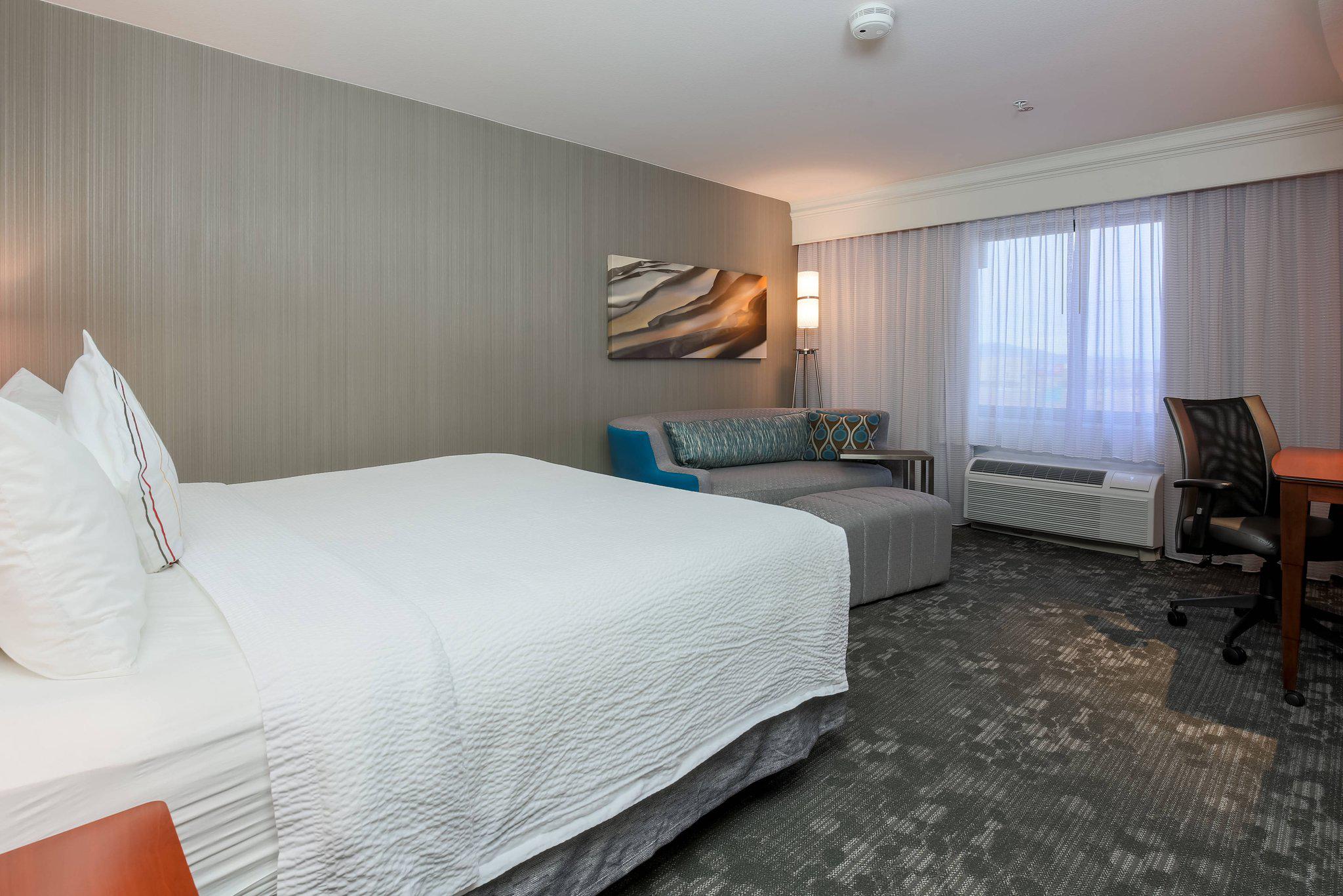 Courtyard by Marriott Las Vegas South Photo