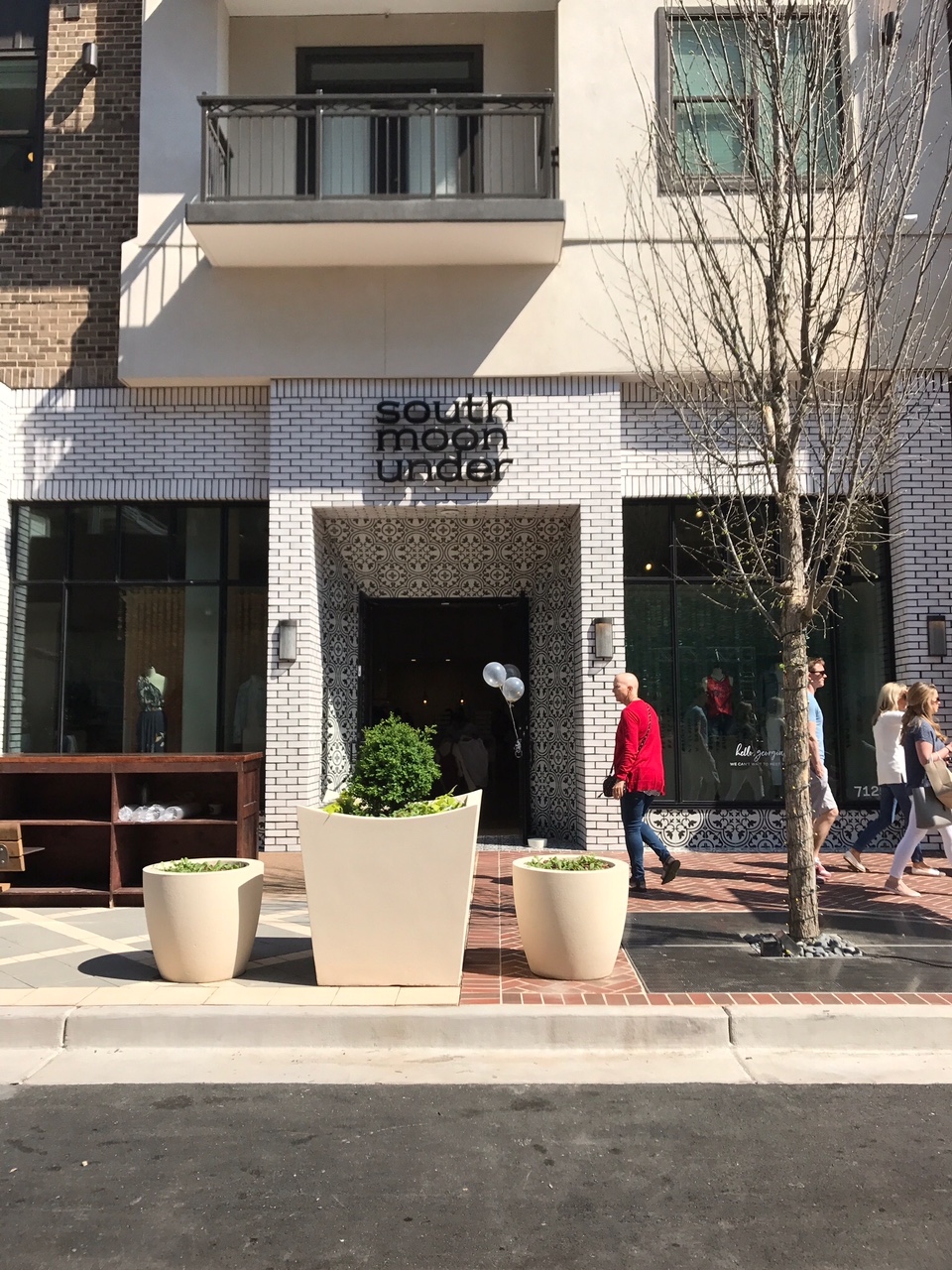 SOUTH MOON UNDER Logo