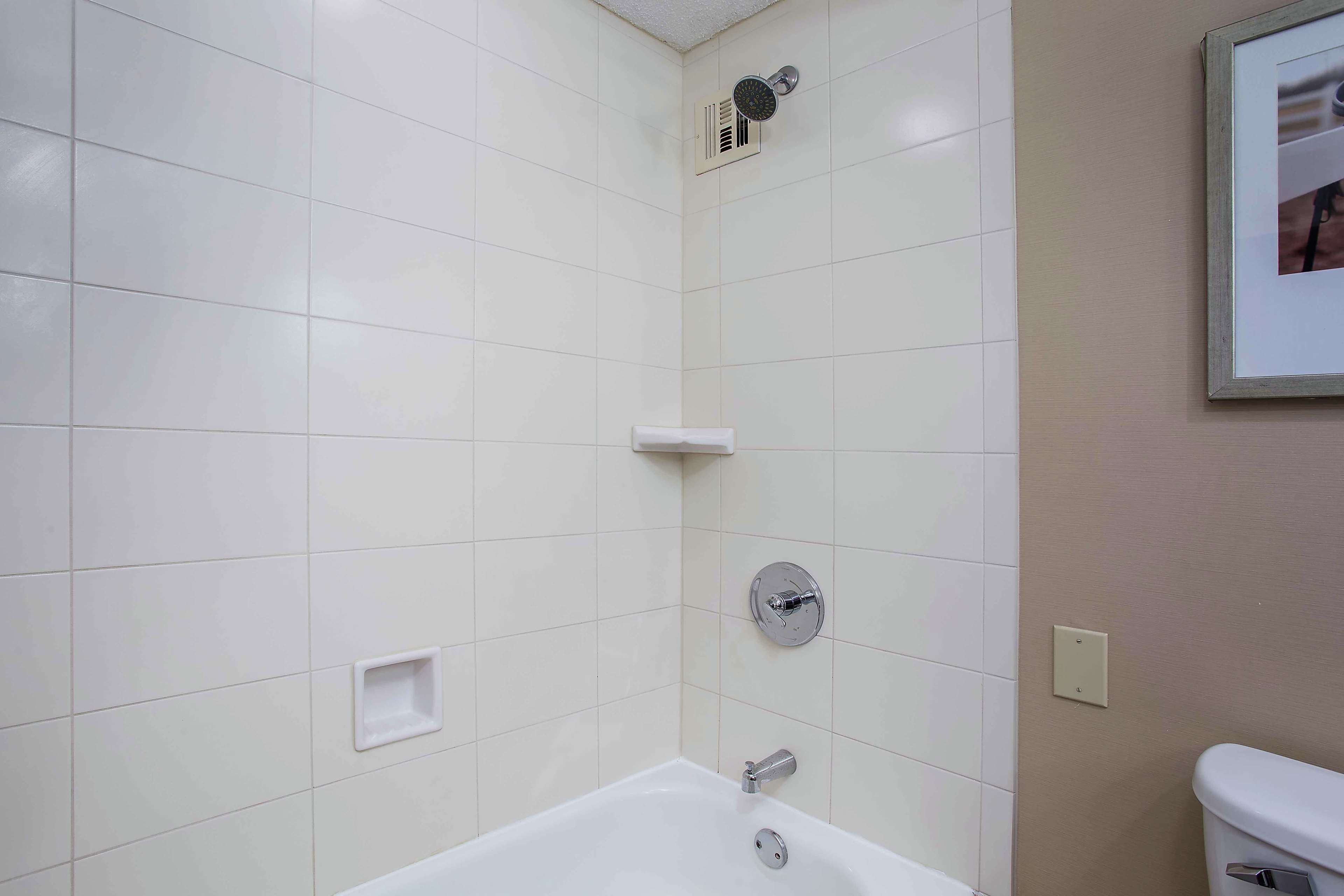 Guest room bath