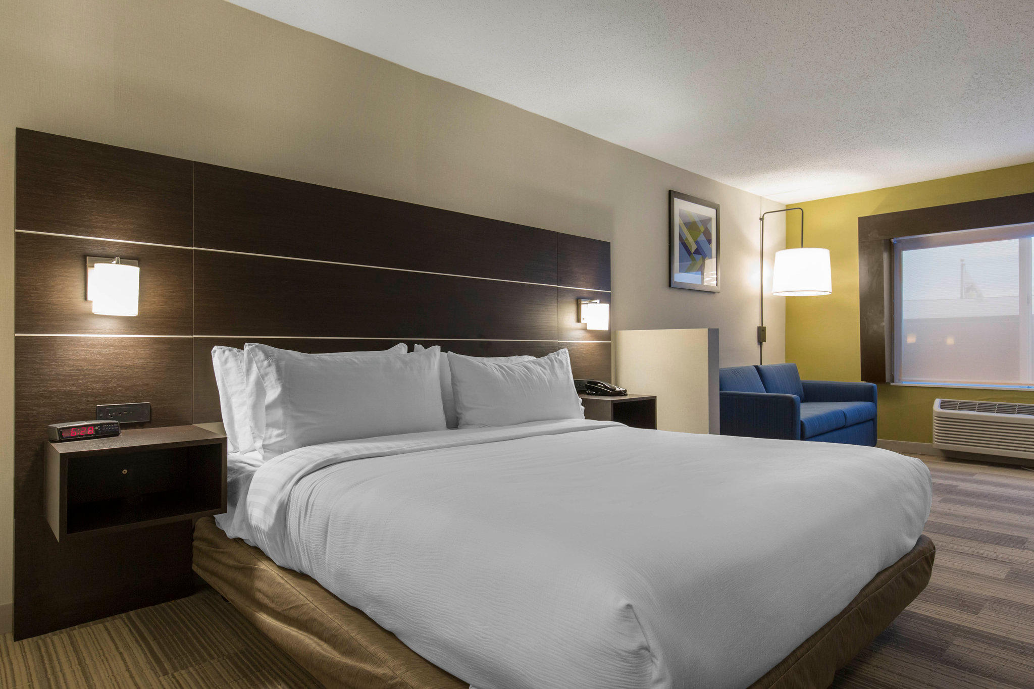 Holiday Inn Express Chicago West St Charles, 155 38th Avenue, Saint