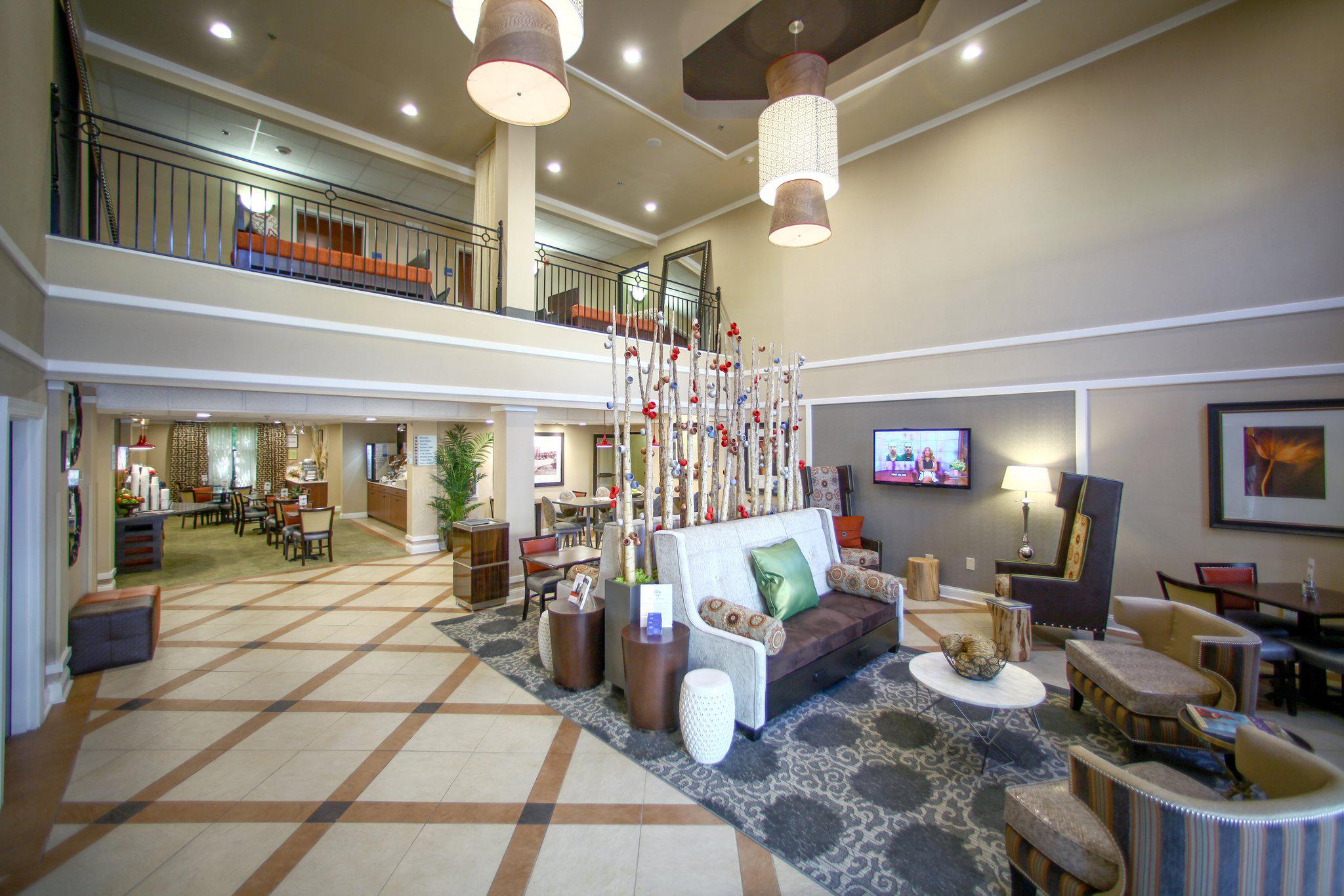 Holiday Inn Express & Suites Atlanta-Emory University Area Photo