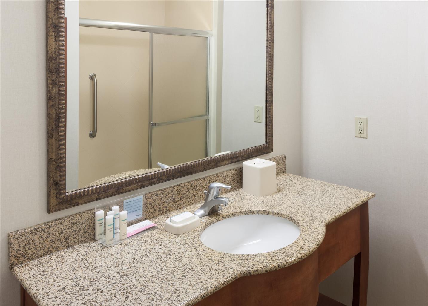 Hampton Inn & Suites Davenport Image