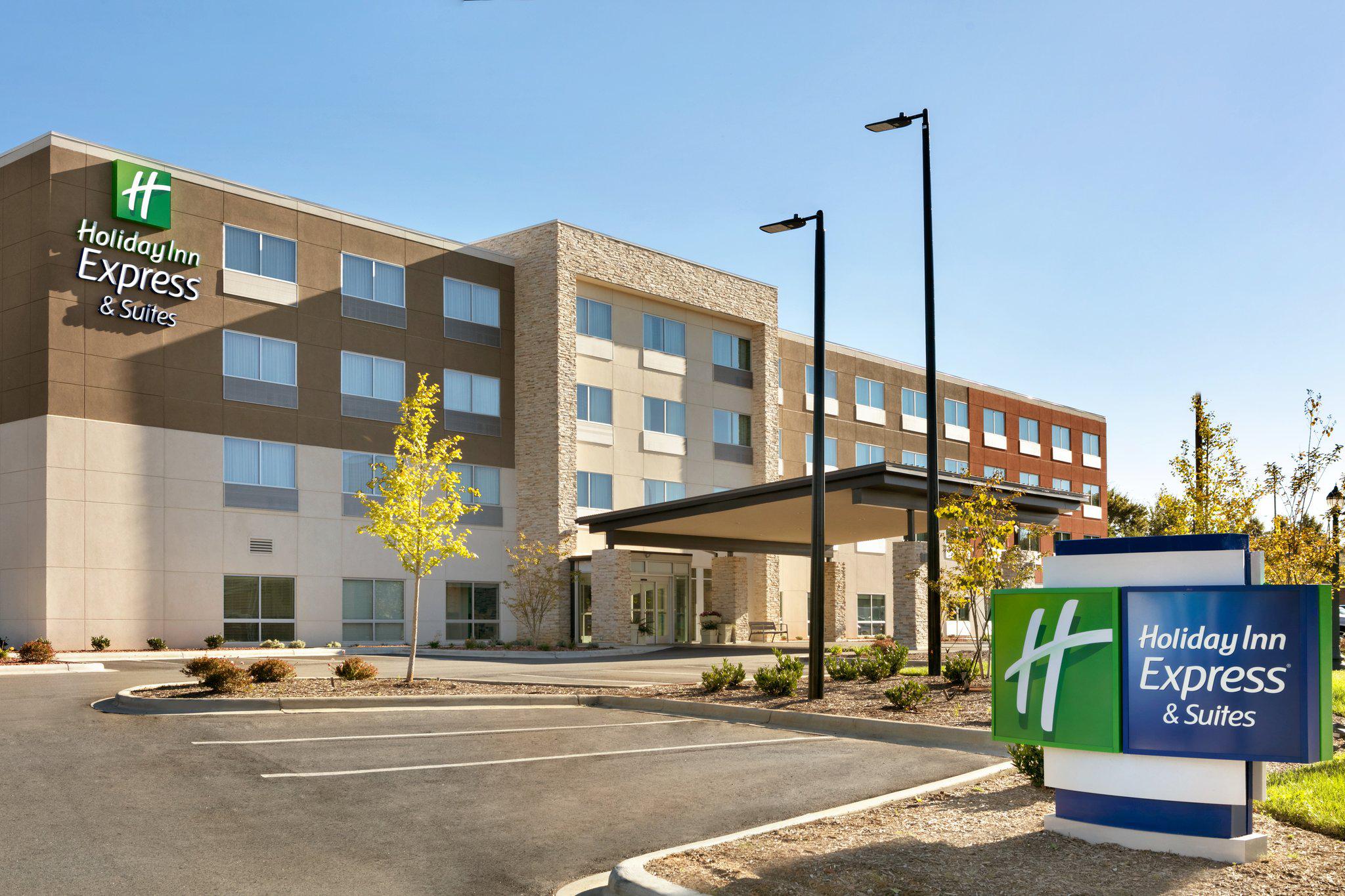 Holiday Inn Express & Suites Salisbury Photo