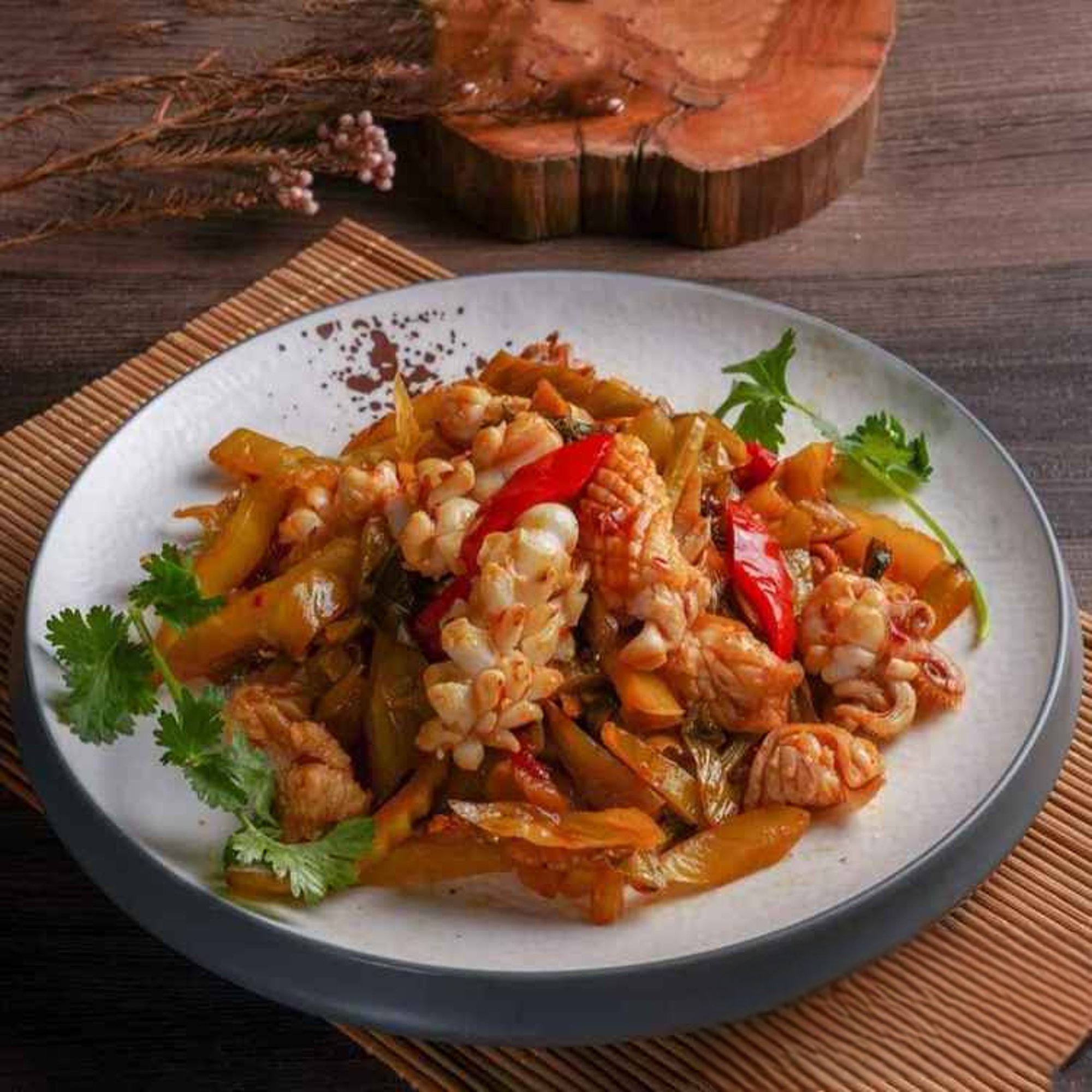 SF11. 酸菜炒鮮魷/Stir-Fried Calamari w. Preserved Mustard Green