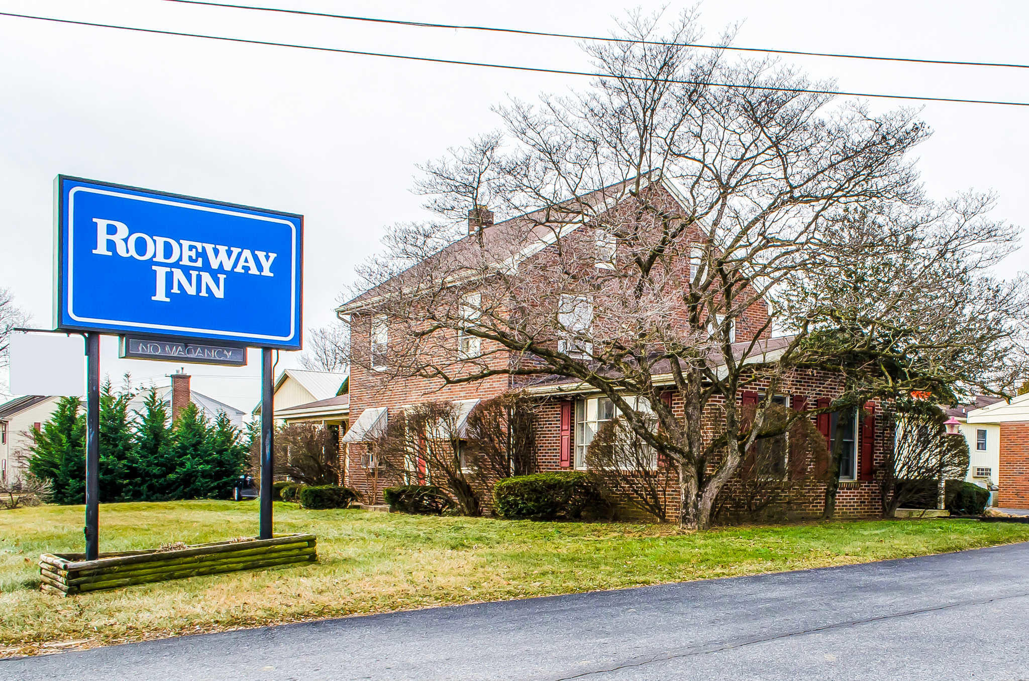 Rodeway Inn in Akron, PA (717) 8591...