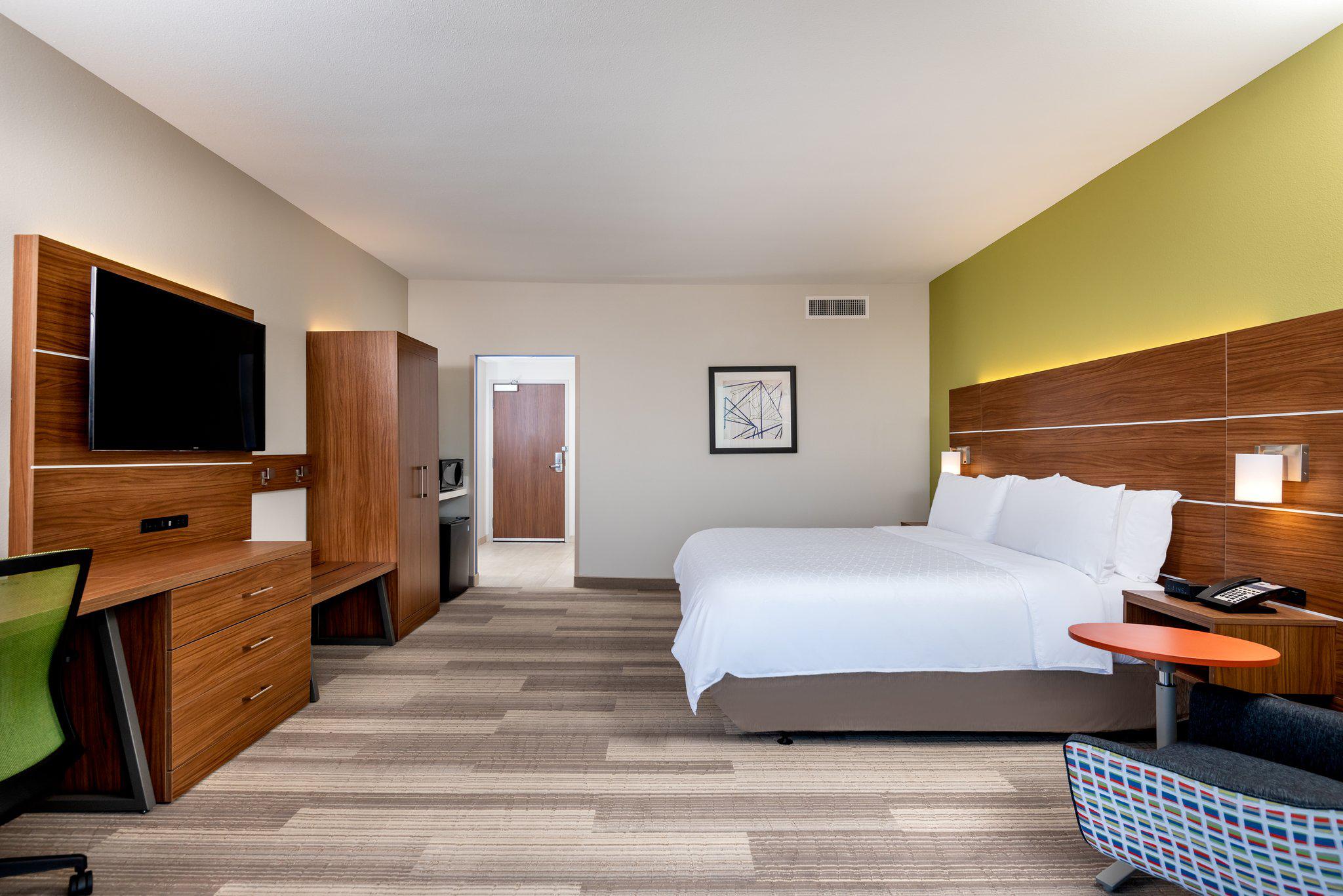 Holiday Inn Express & Suites Santa ANA - Orange County Photo