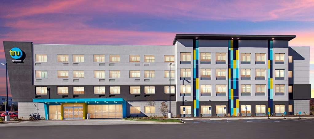 Tru by Hilton University Medical Center Logo