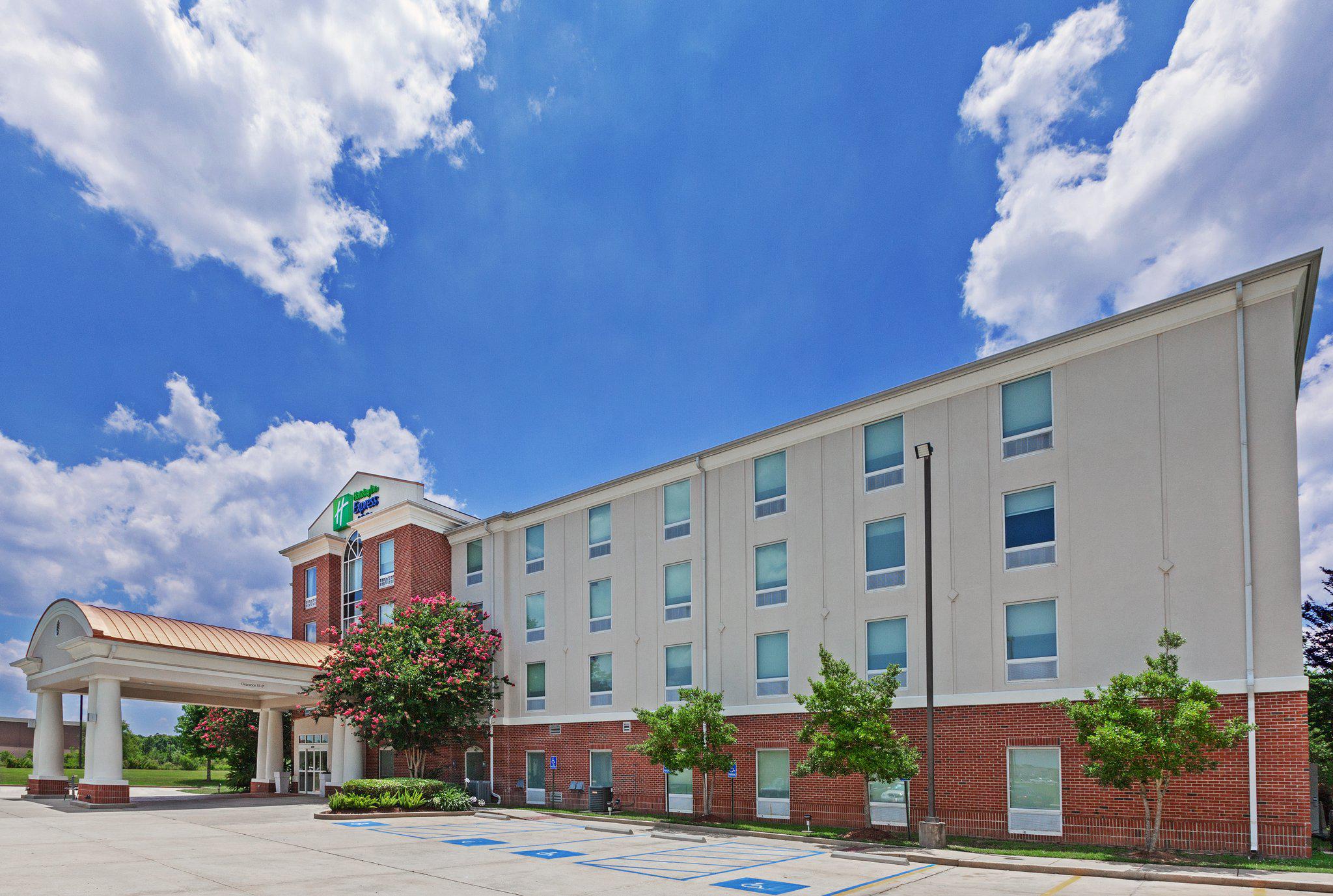 Holiday Inn Express & Suites Baton Rouge East Photo