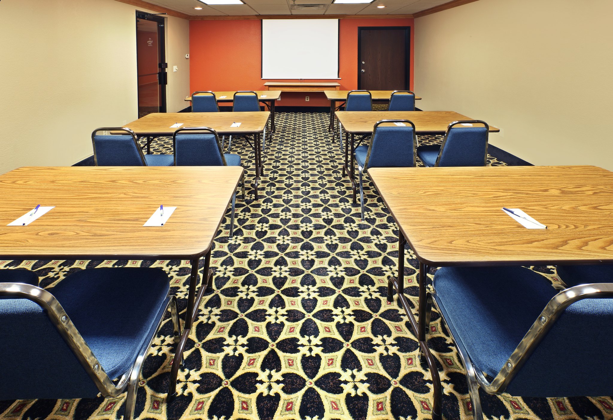 Holiday Inn Express & Suites Fayetteville-Univ of AR Area by IHG Image