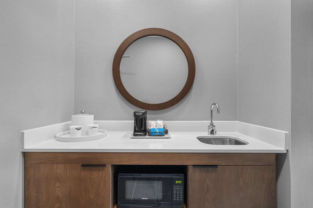 Hampton Inn & Suites Bakersfield Central Image