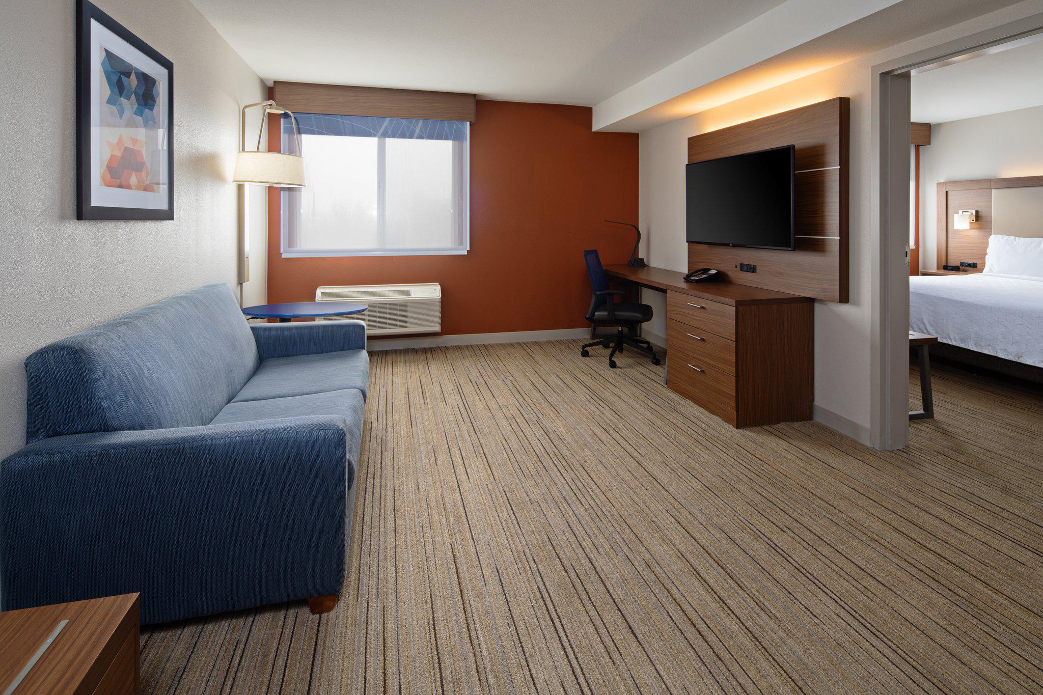 Holiday Inn Express & Suites Seattle-Sea-Tac Airport Photo