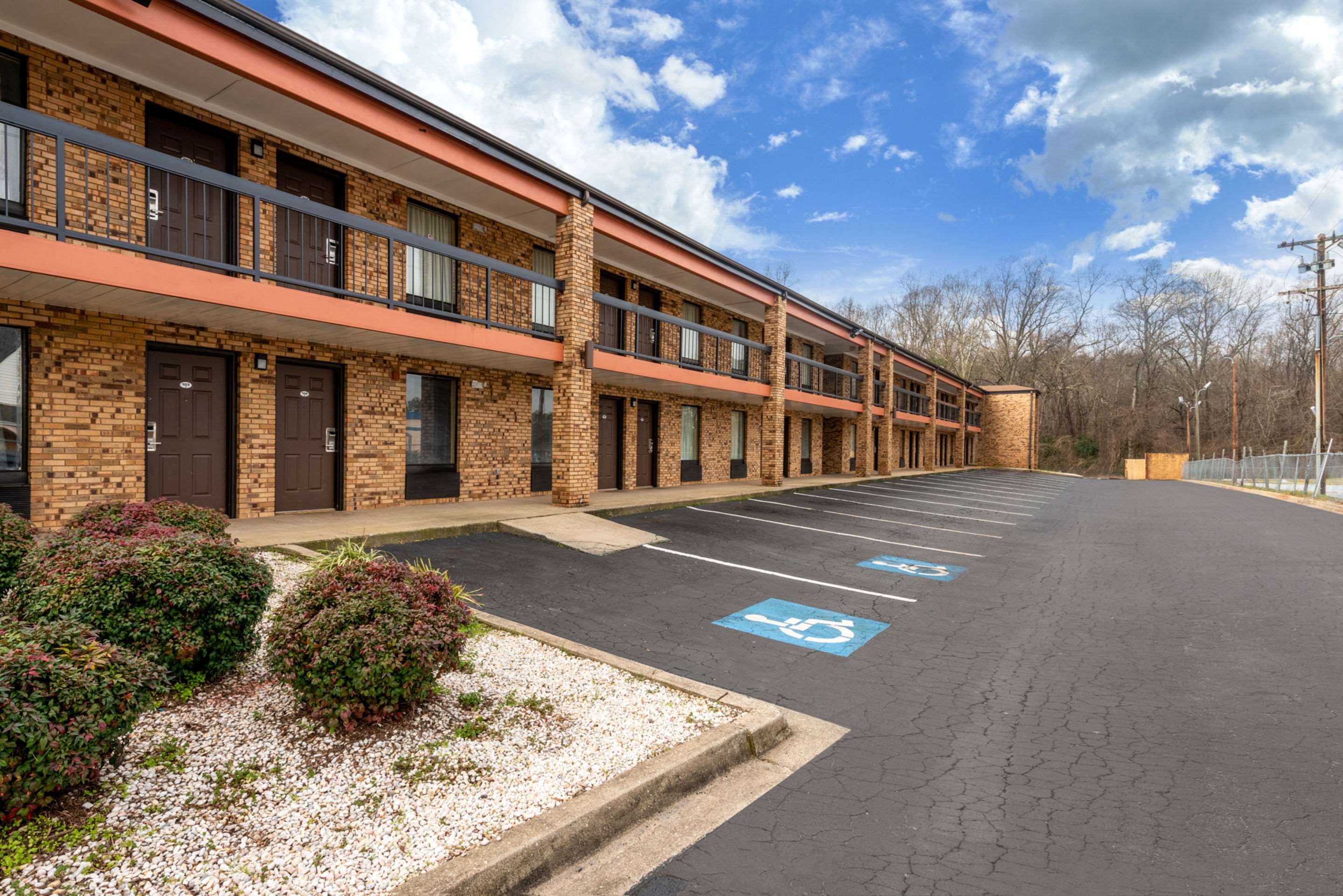 Econo Lodge Inn & Suites Photo