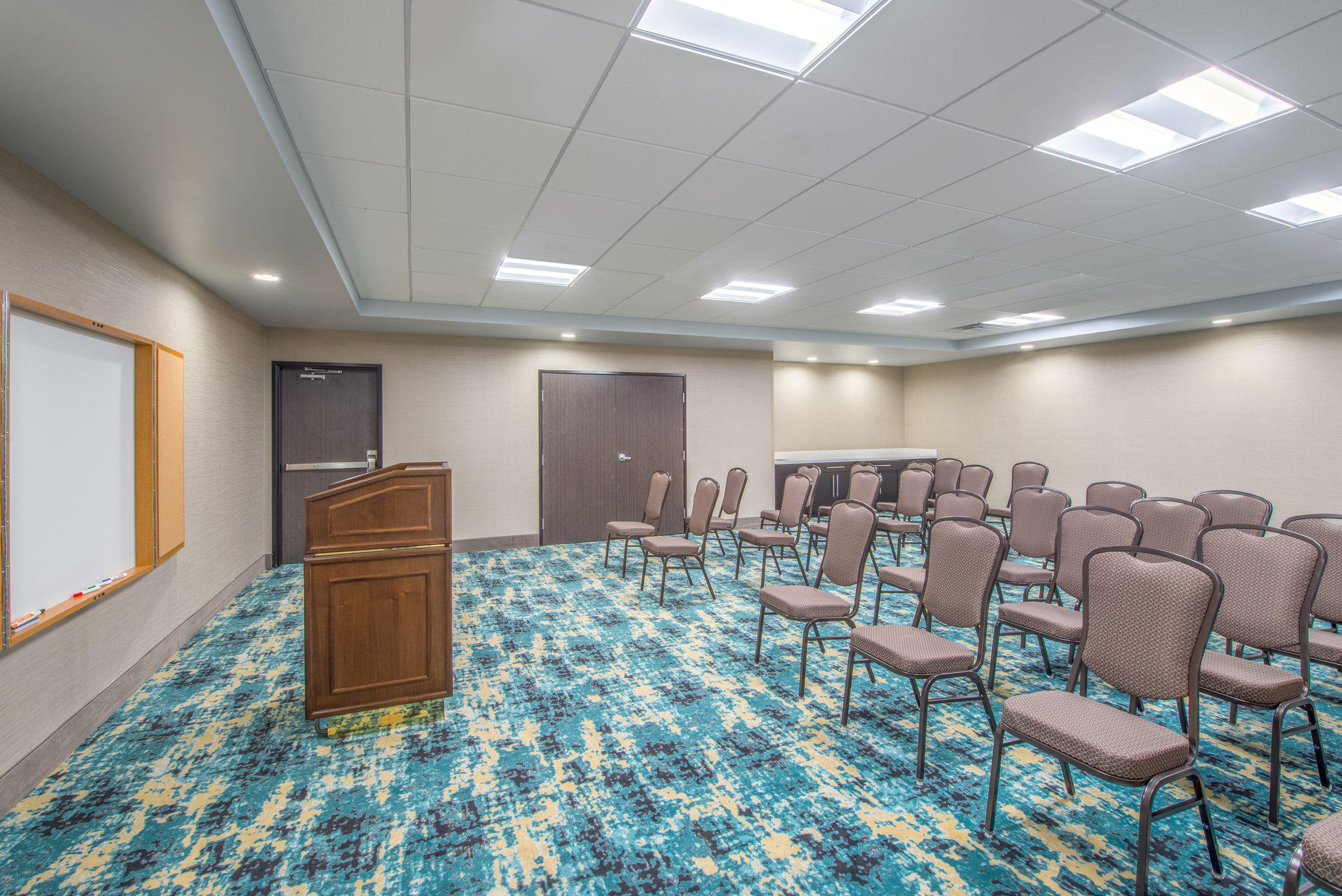 Holiday Inn Express & Suites Shawnee-Kansas City West Photo