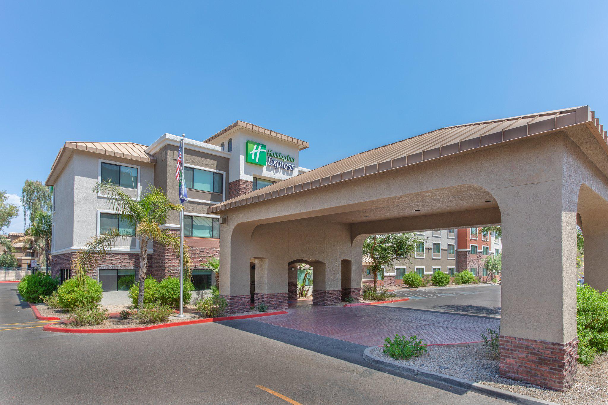 Holiday Inn Express & Suites Phoenix Tempe - University Photo