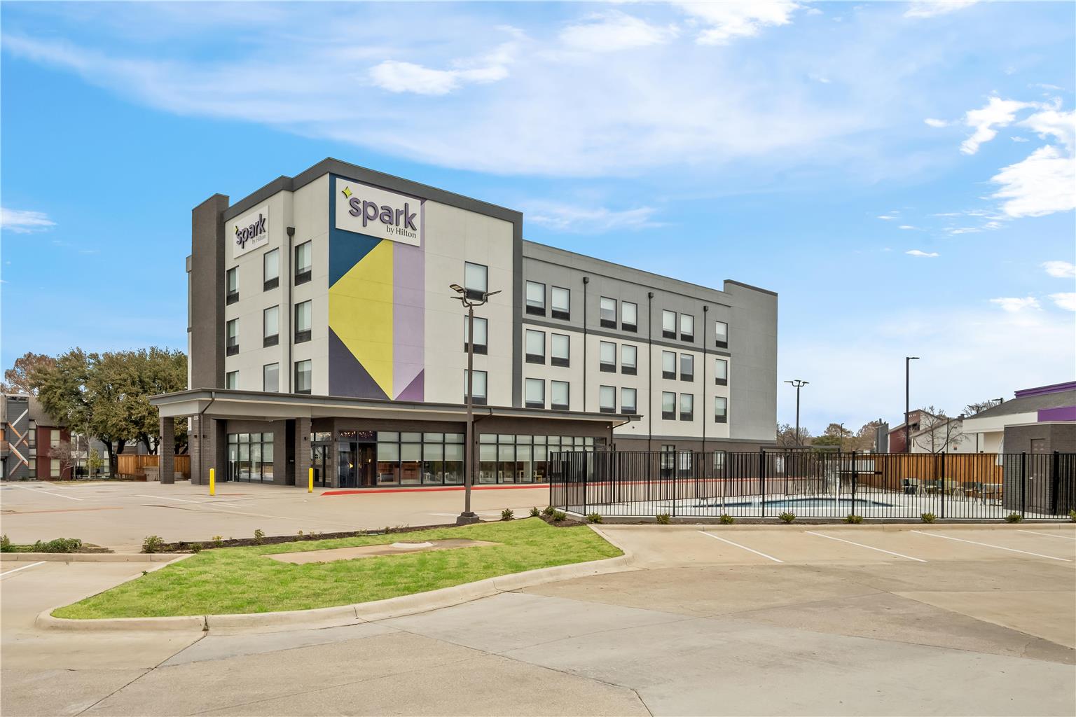 Spark by Hilton Garland Dallas East Logo
