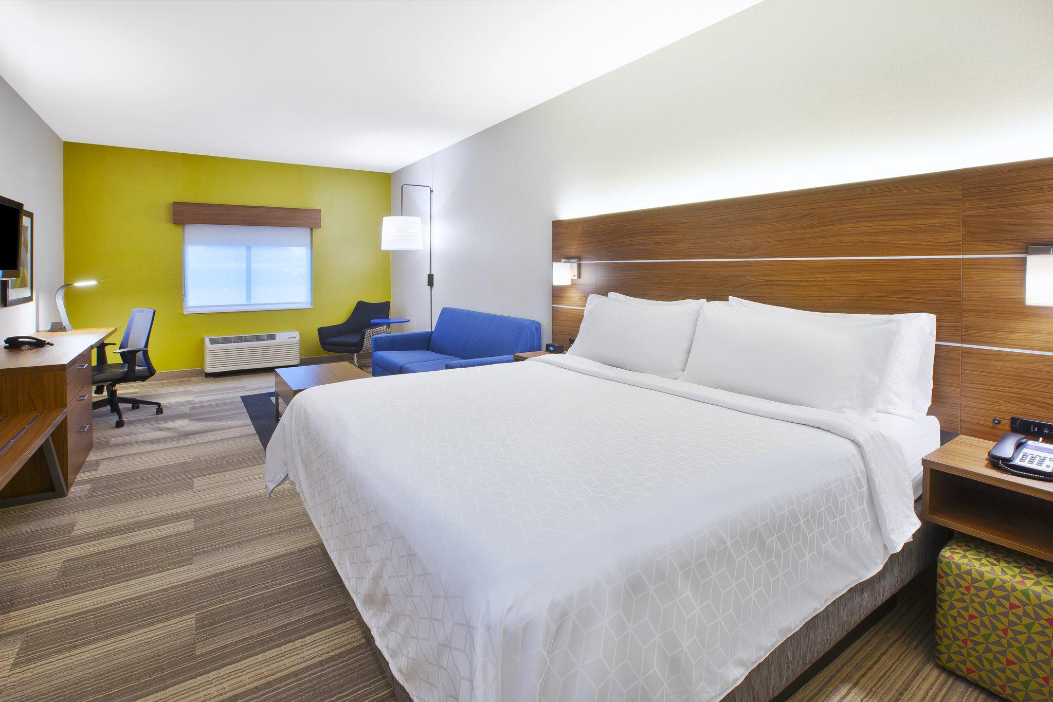 Holiday Inn Express & Suites Rochester-Victor Photo