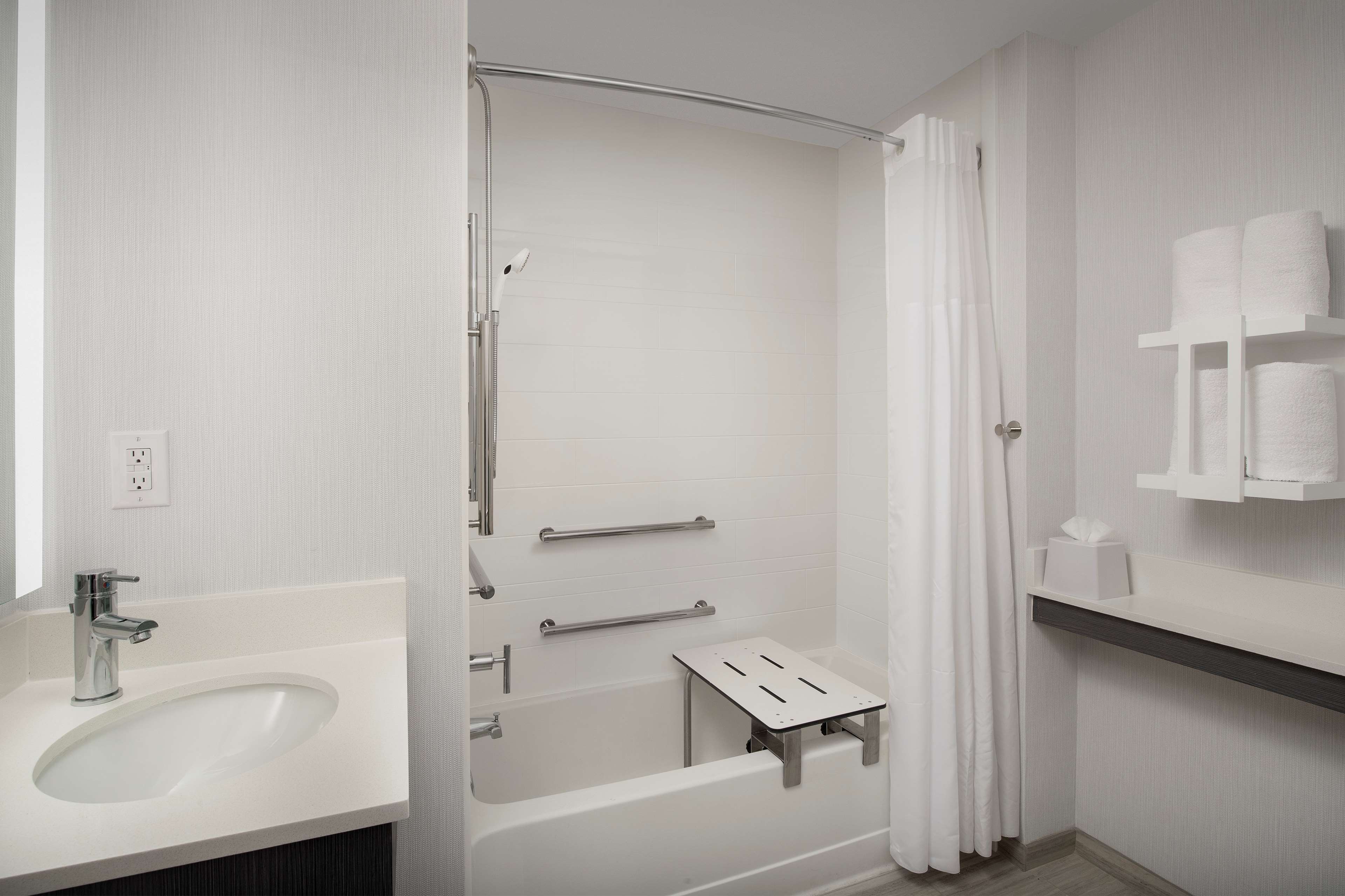 Guest room bath