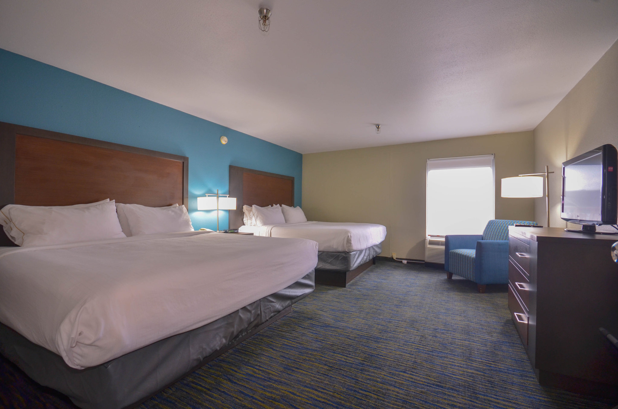 Holiday Inn Express & Suites Fayetteville-Univ of AR Area by IHG Image
