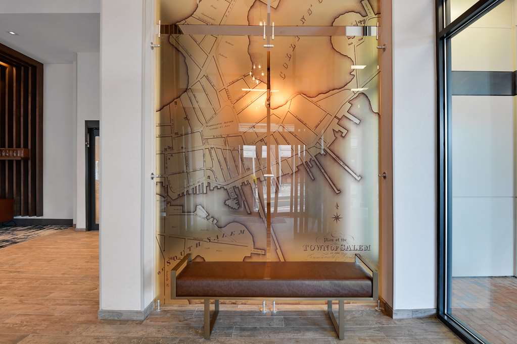 Hampton Inn Salem Boston Image