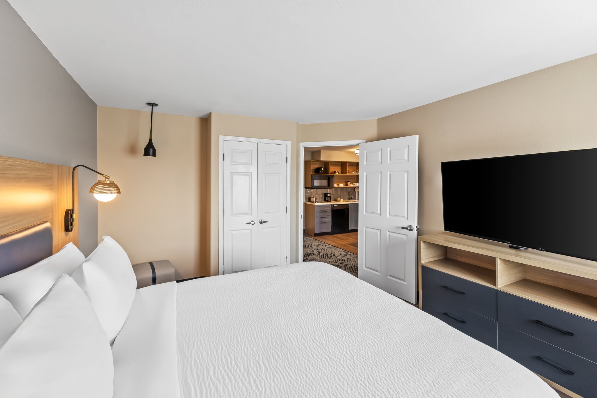 Candlewood Suites Victoria by IHG Image