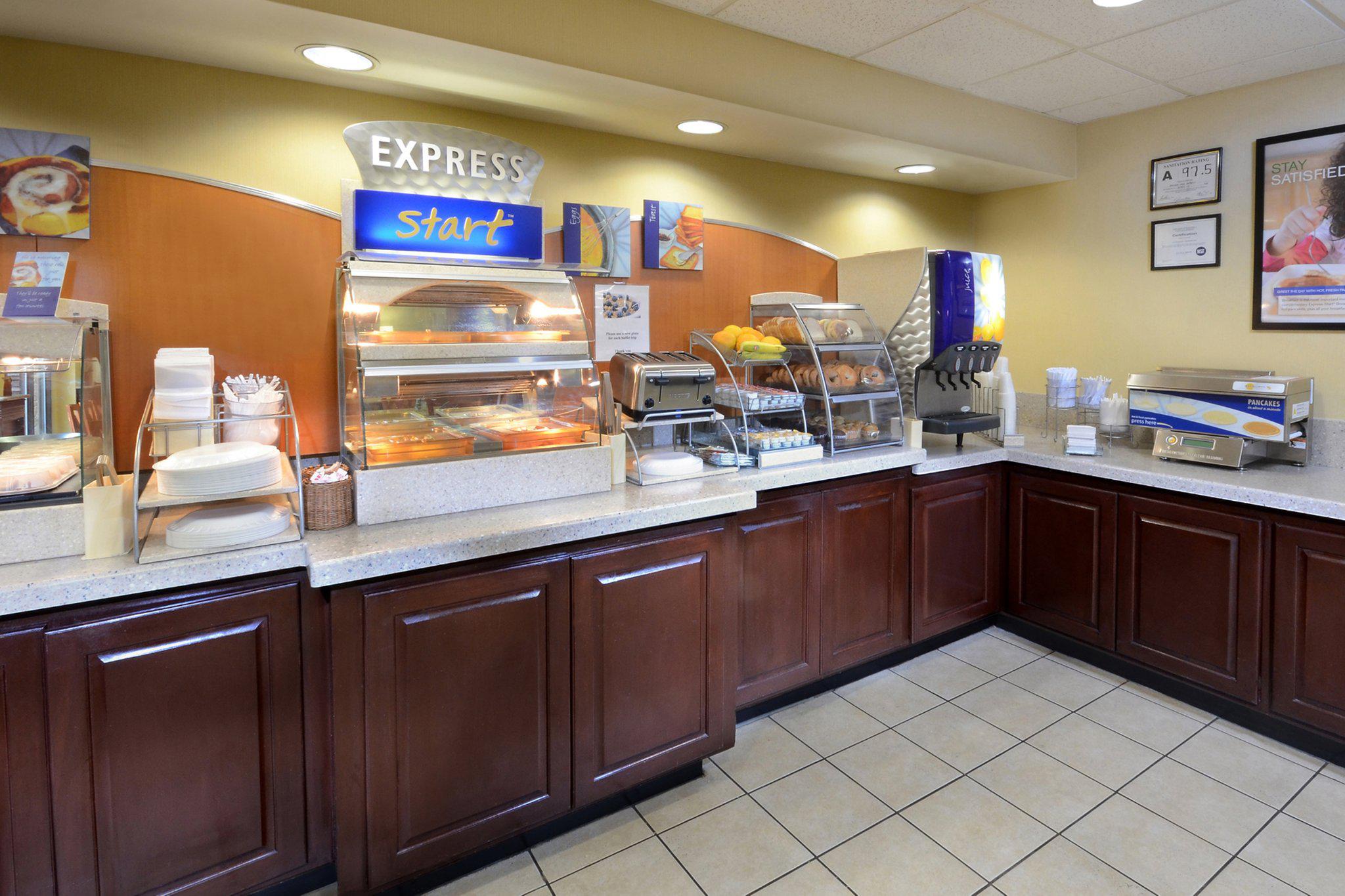 Holiday Inn Express Raleigh-Durham Airport Photo