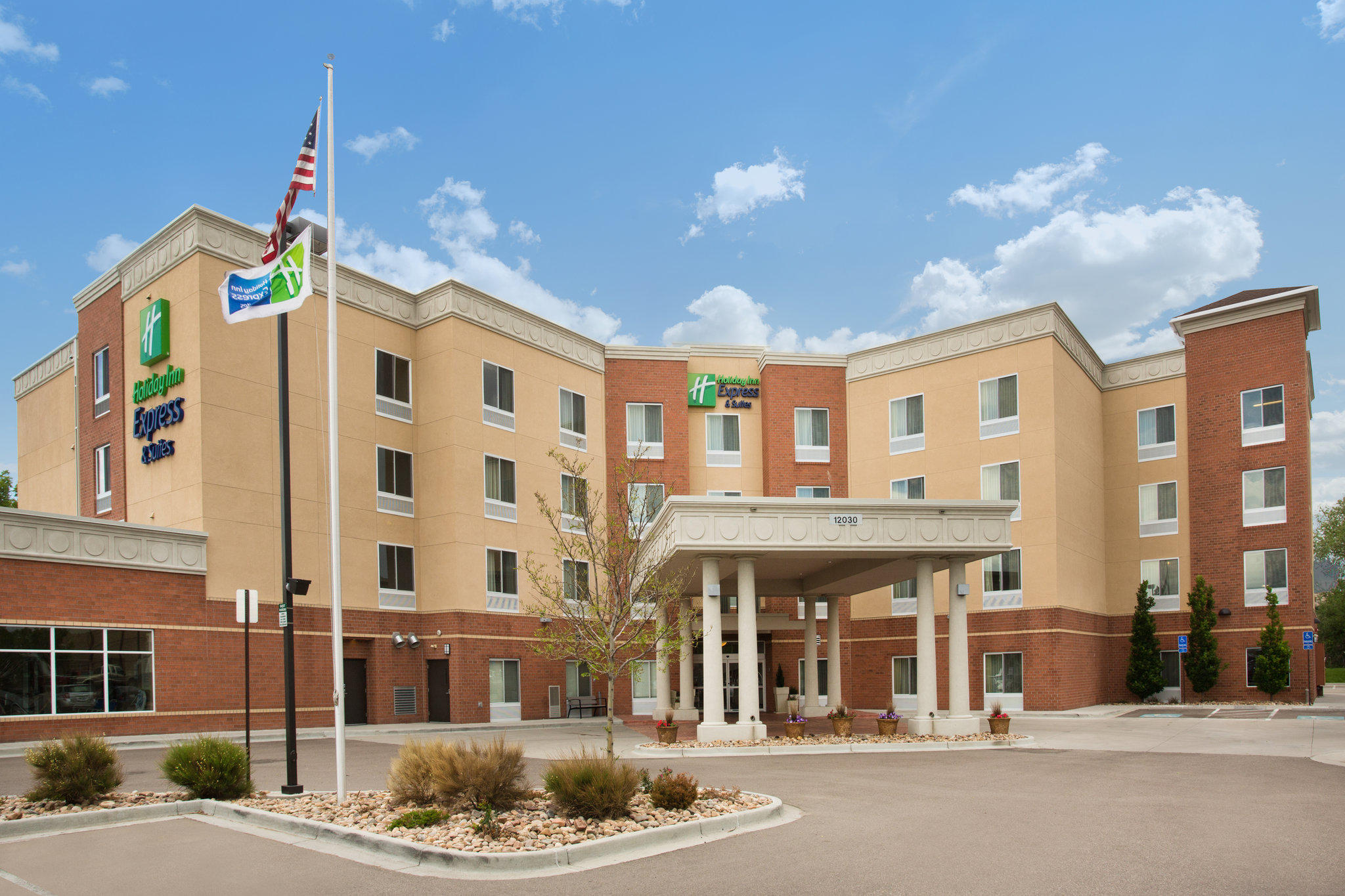 Holiday Inn Express & Suites Denver North - Thornton Photo