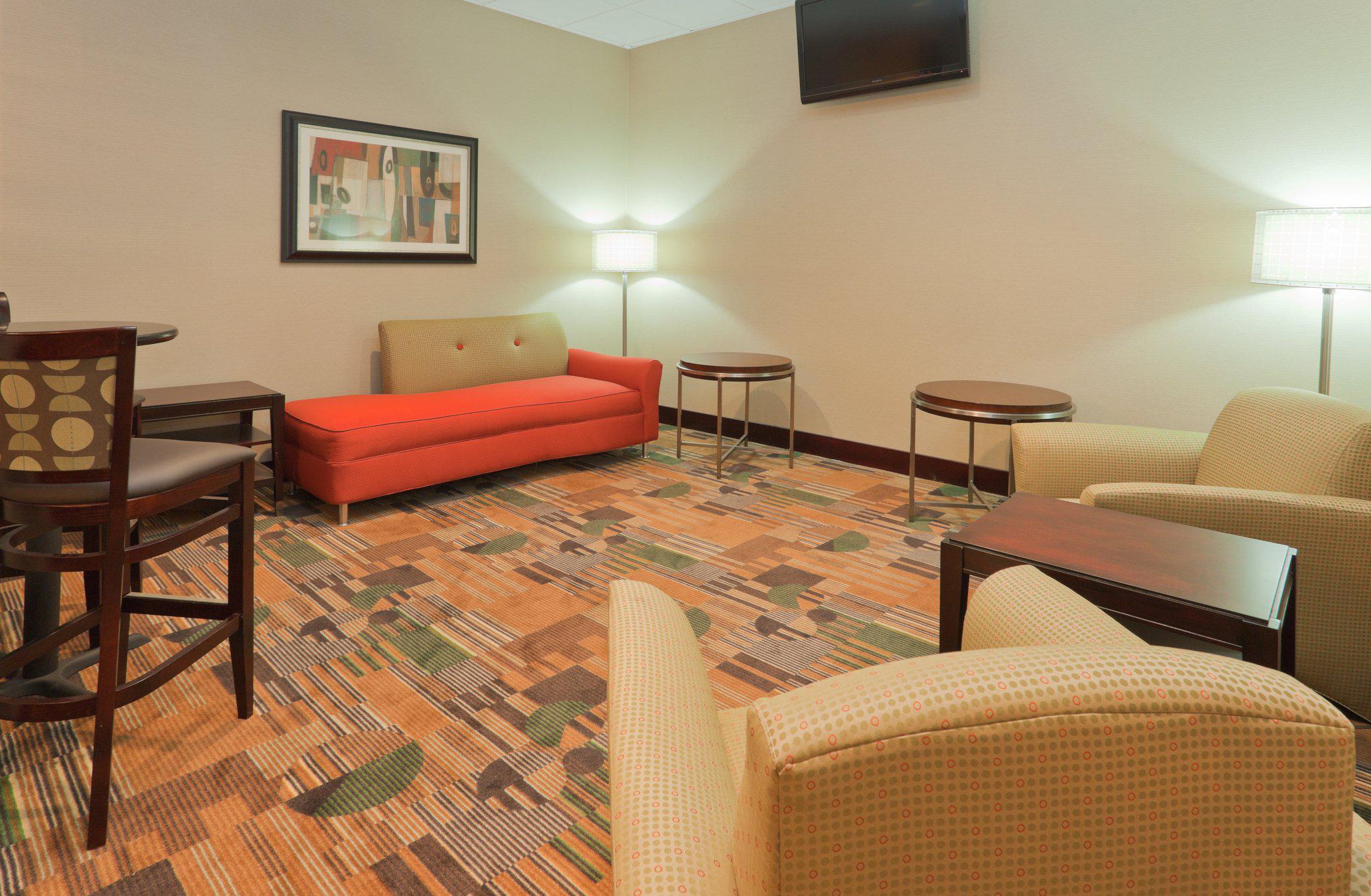 Holiday Inn & Suites Mansfield-Conference Ctr Photo