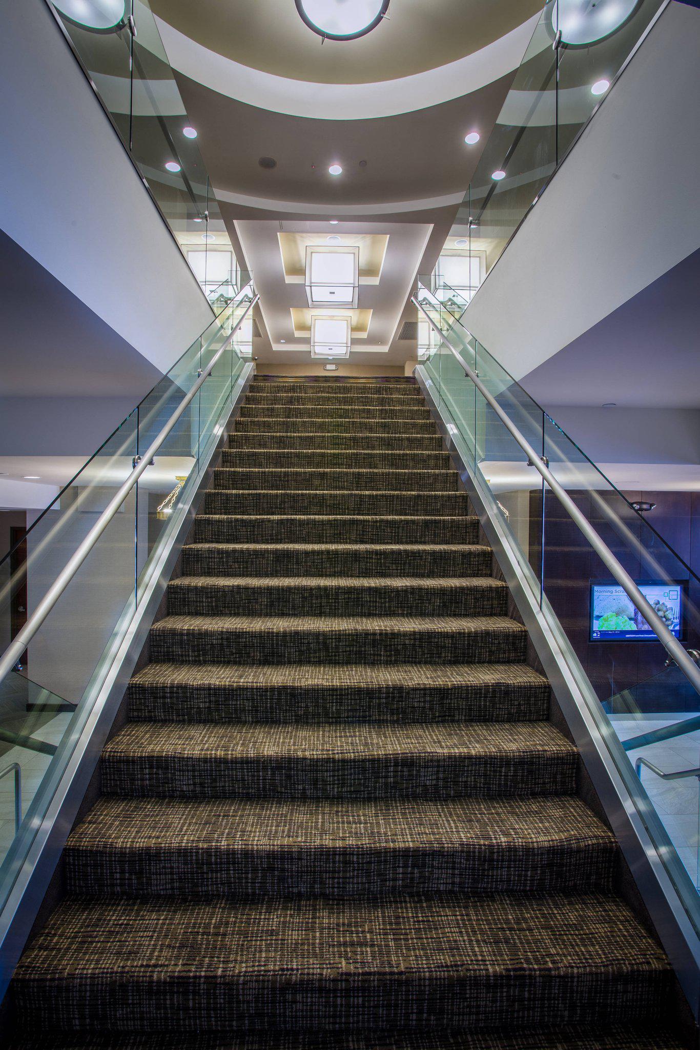 Courtyard by Marriott Los Angeles Westside Photo