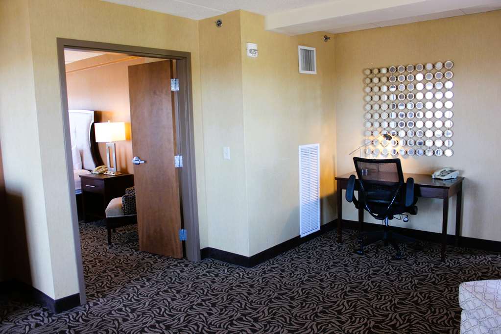 DoubleTree by Hilton Hotel Bay City - Riverfront Image