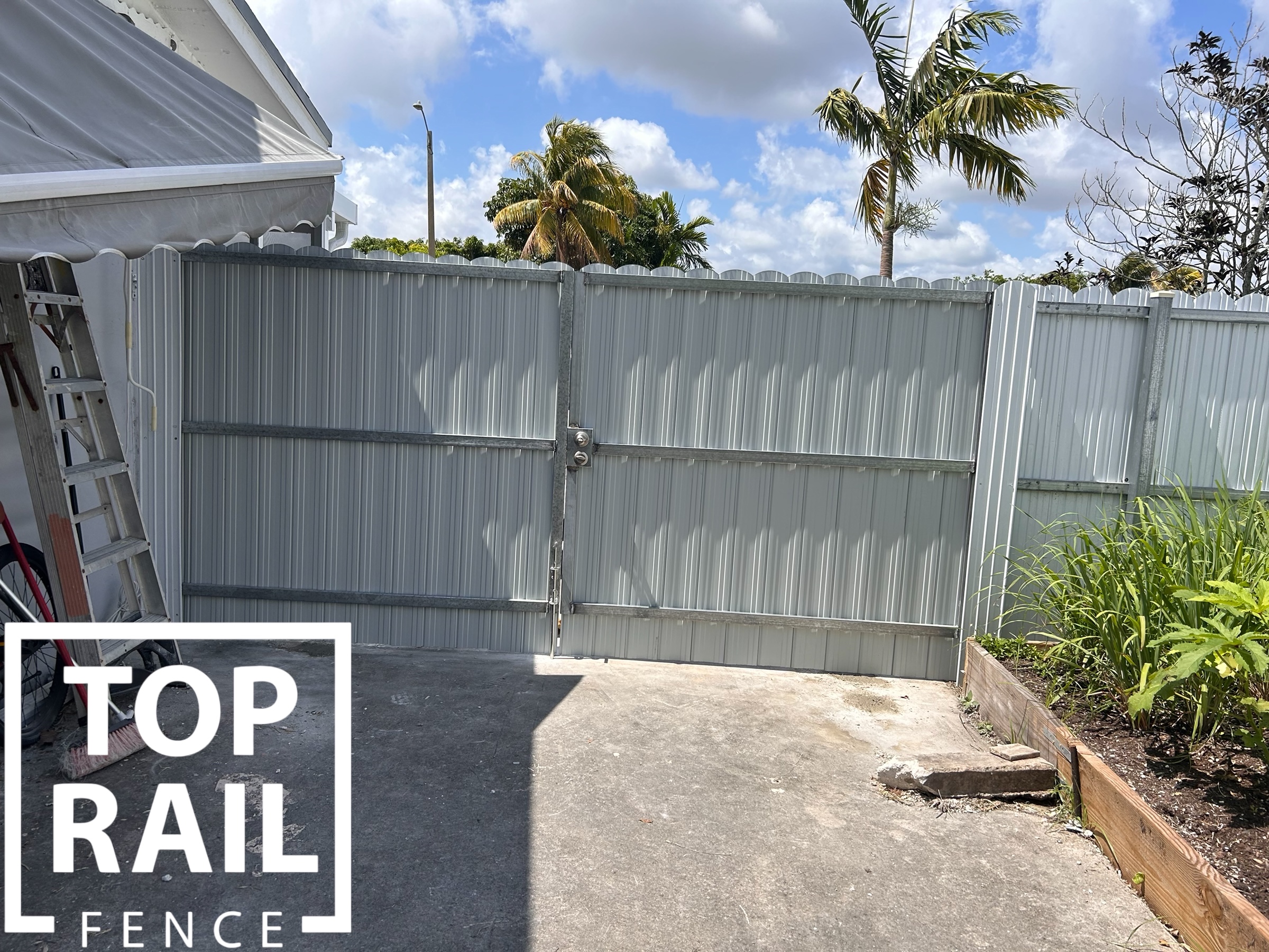 Top Rail Fence Pompano Beach Image