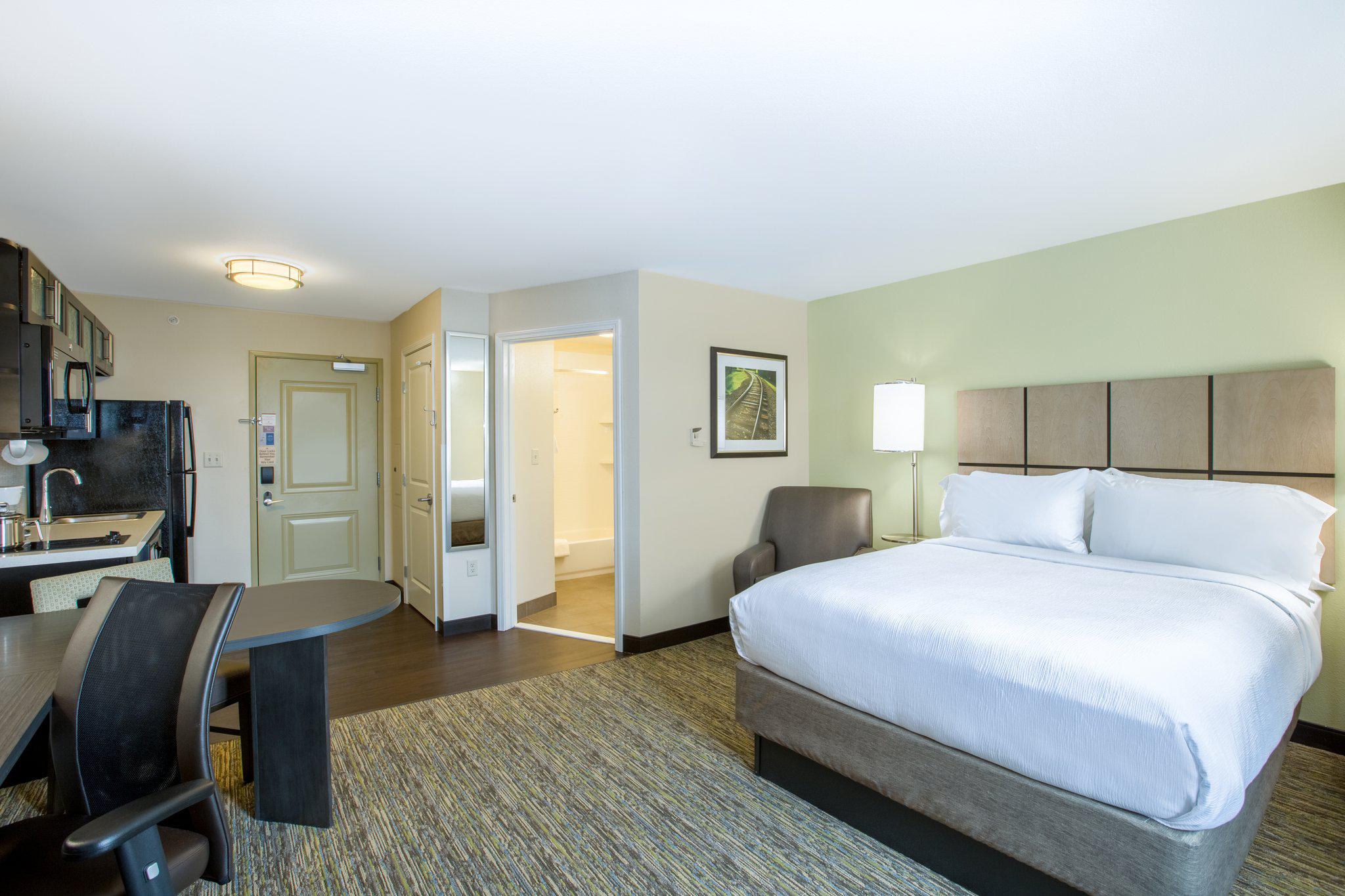 Candlewood Suites Omaha - Millard Area Photo