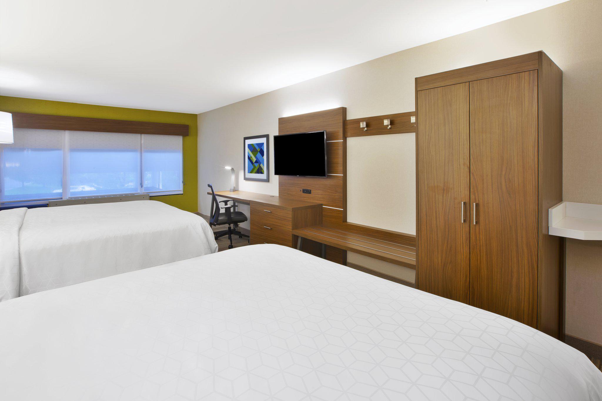 Holiday Inn Express & Suites Rochester-Victor Photo