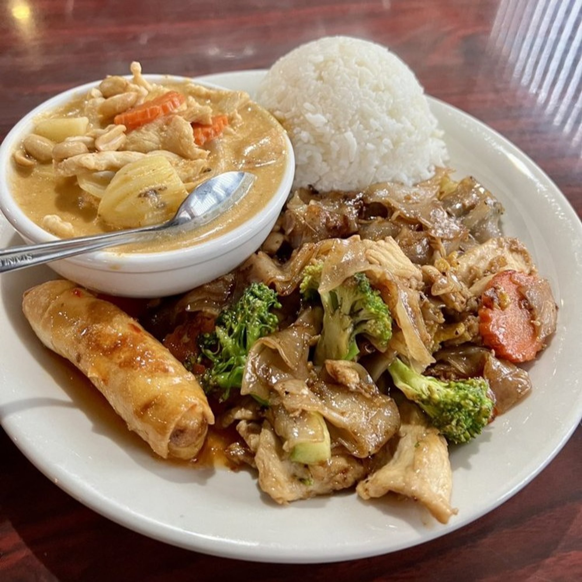 Chicken Pad Se-Ew and Chicken Massaman Curry