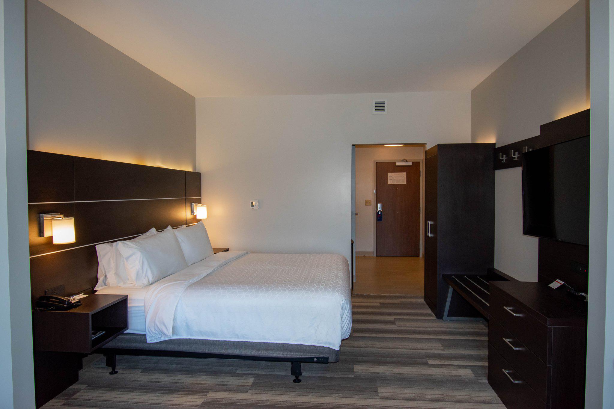 Holiday Inn Express & Suites Tonawanda - Buffalo Area Photo