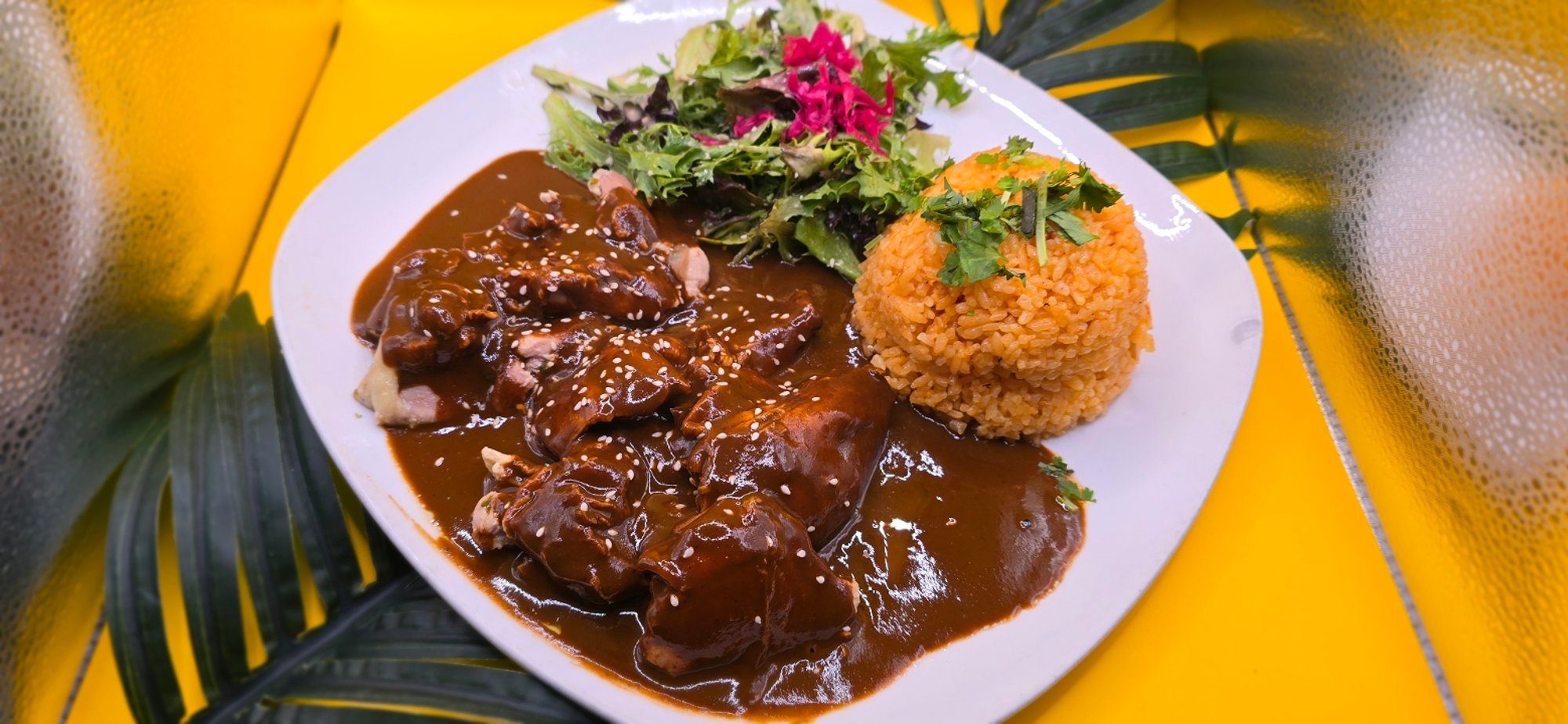 POLLO CON MOLE POBLANO