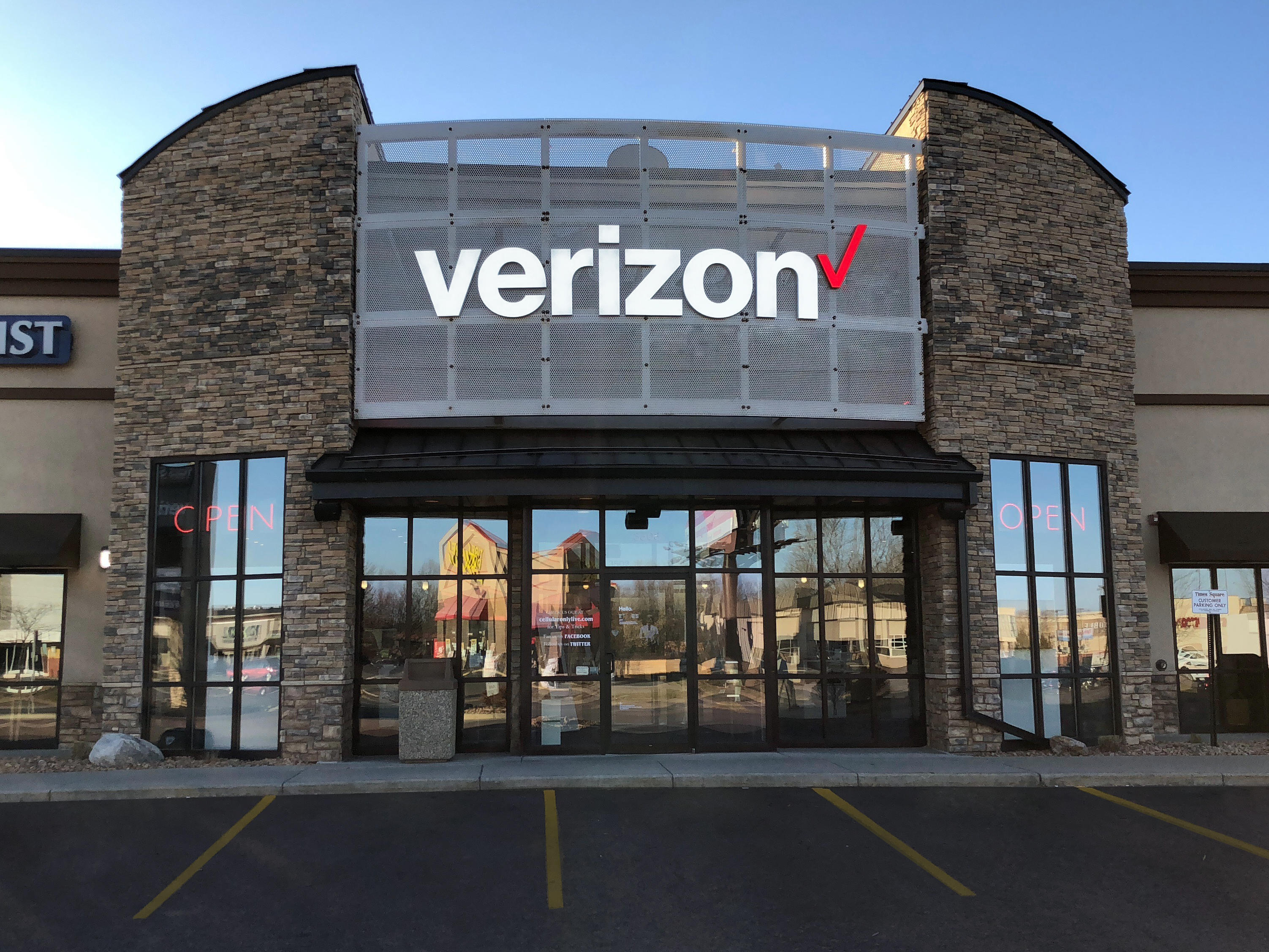 CellOnly - Verizon Authorized Retailer Photo