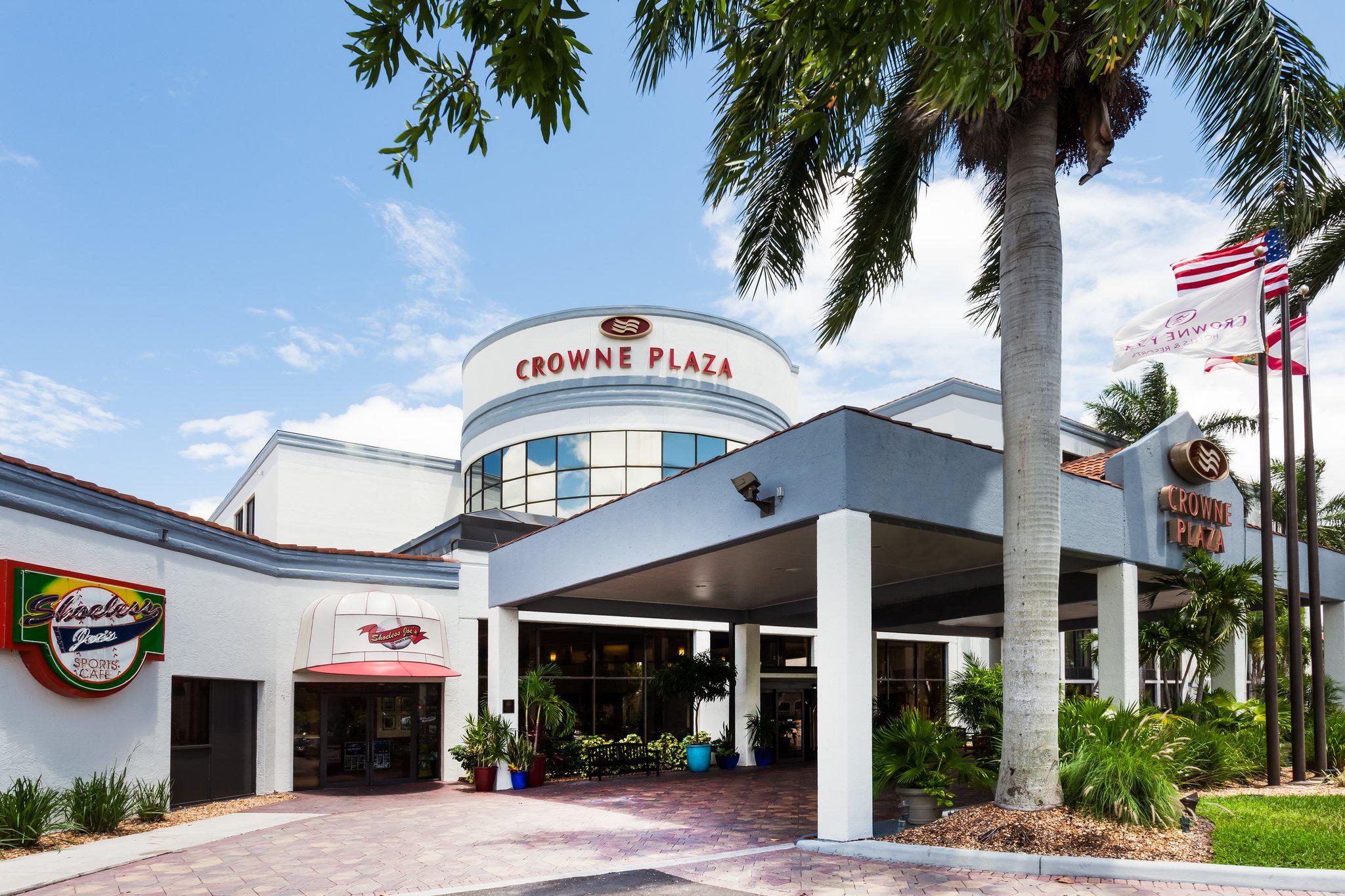 Crowne Plaza Fort Myers at Bell Tower Shops Photo