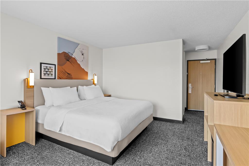 Spark by Hilton Traverse City Image