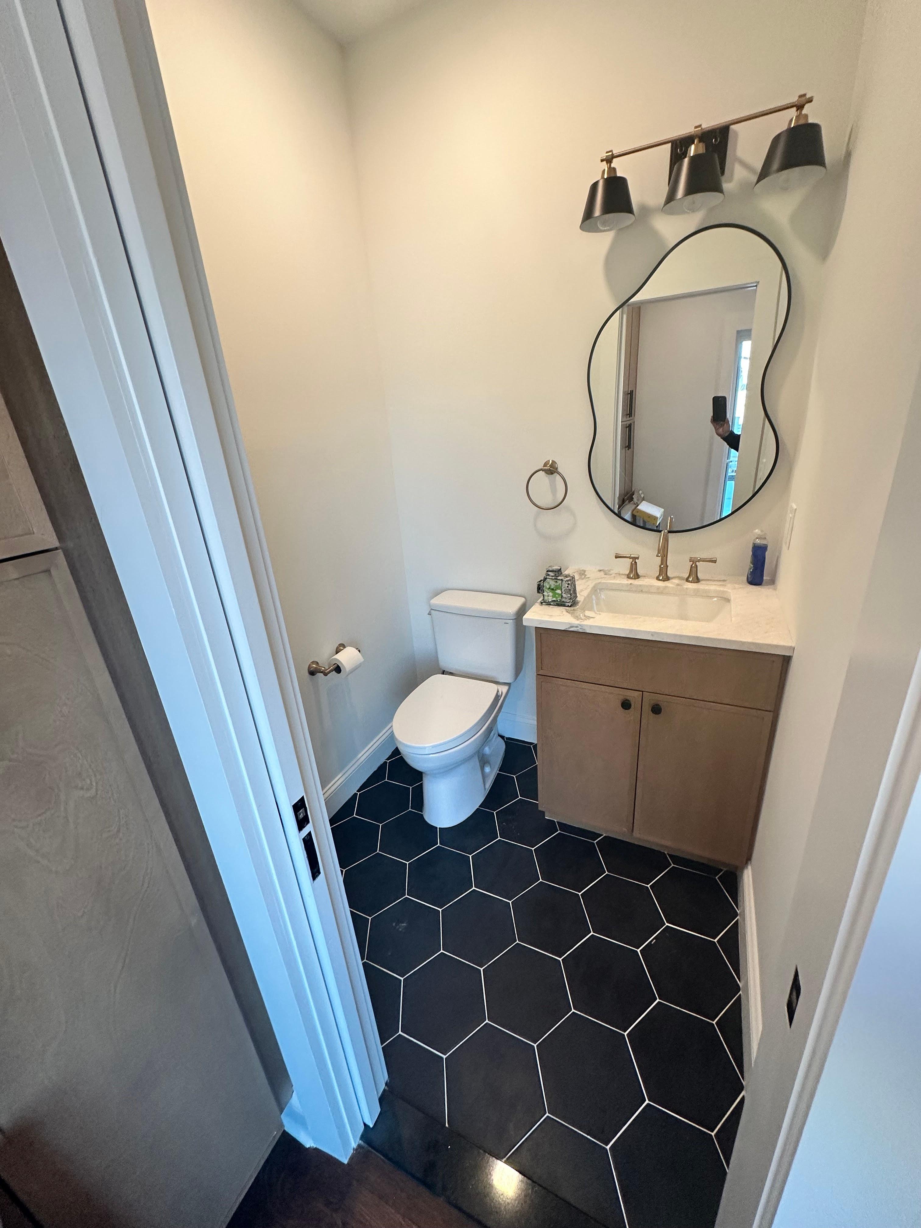 Solimine Contracting Image